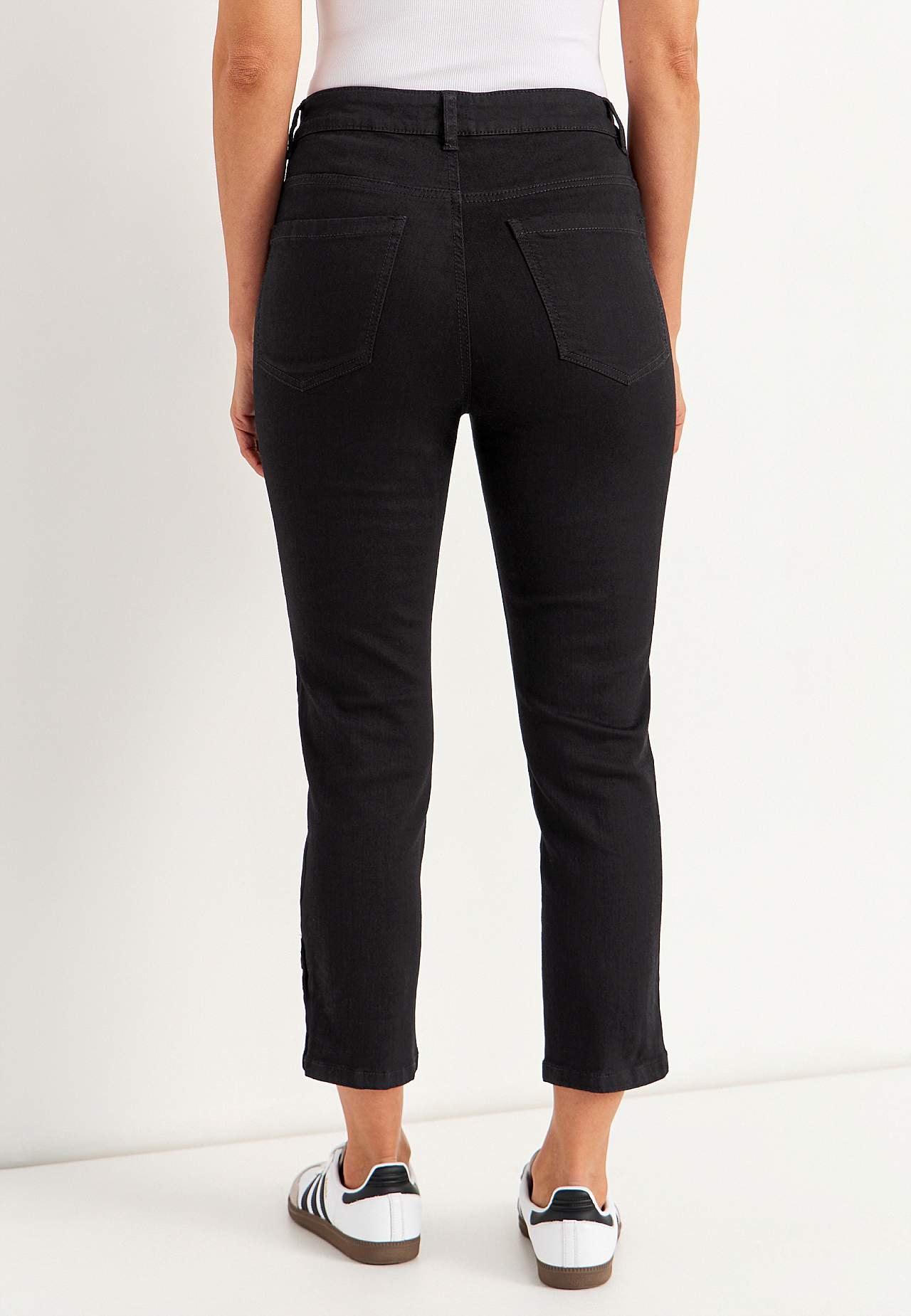 Caprifarkut viisitaskuisella mallilla