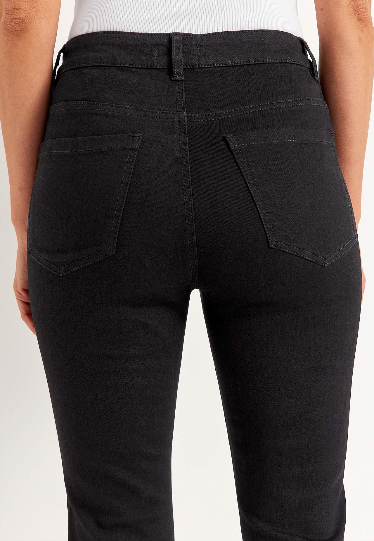 Caprifarkut viisitaskuisella mallilla