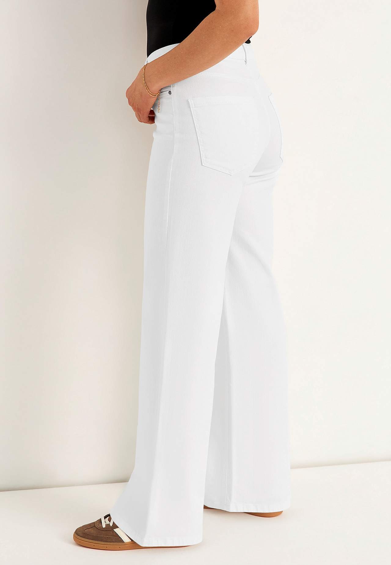 Leveät, pitkät farkut korkealla vyötäröllä Renata