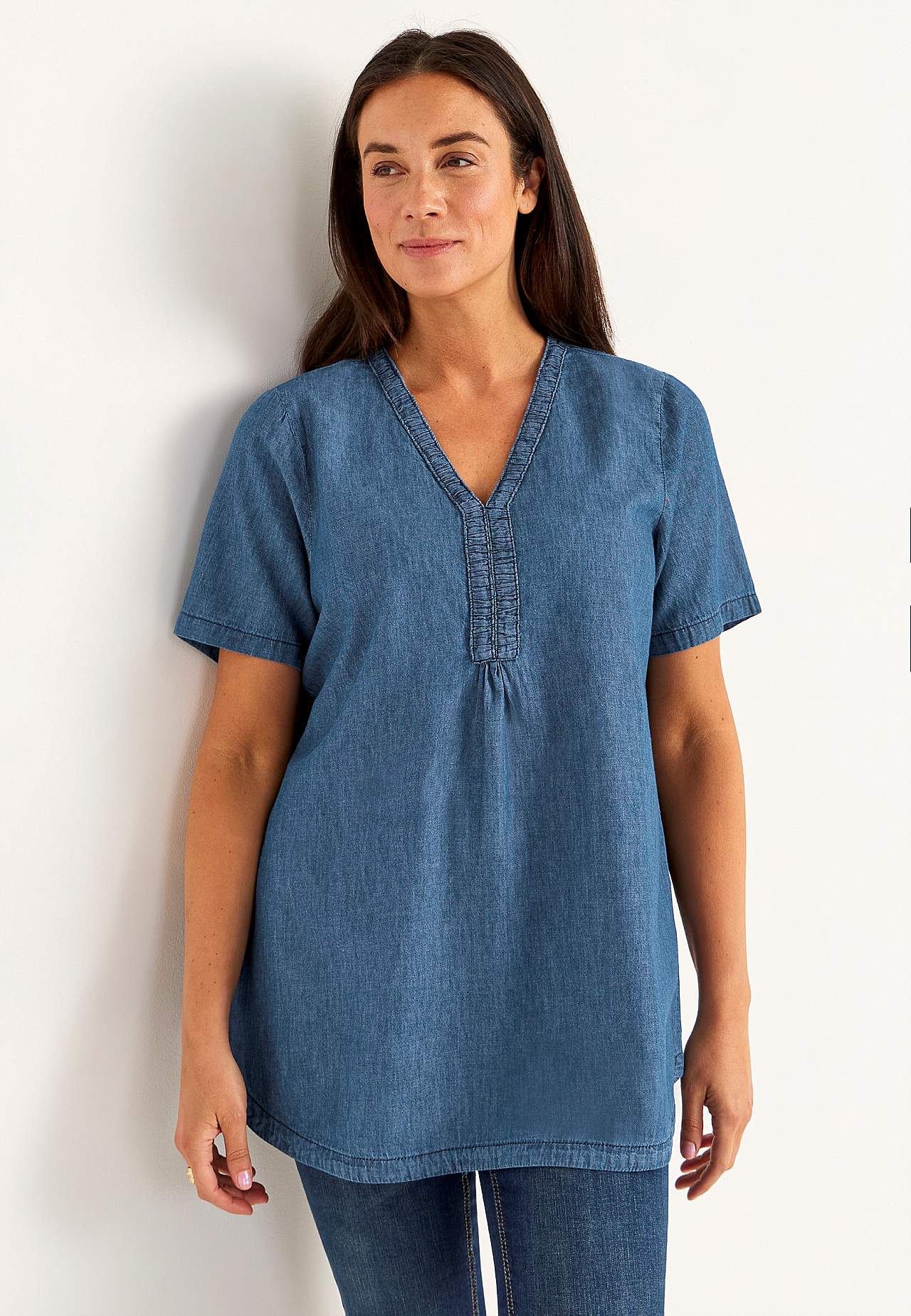 Denimtunika koristeellisella V-aukolla