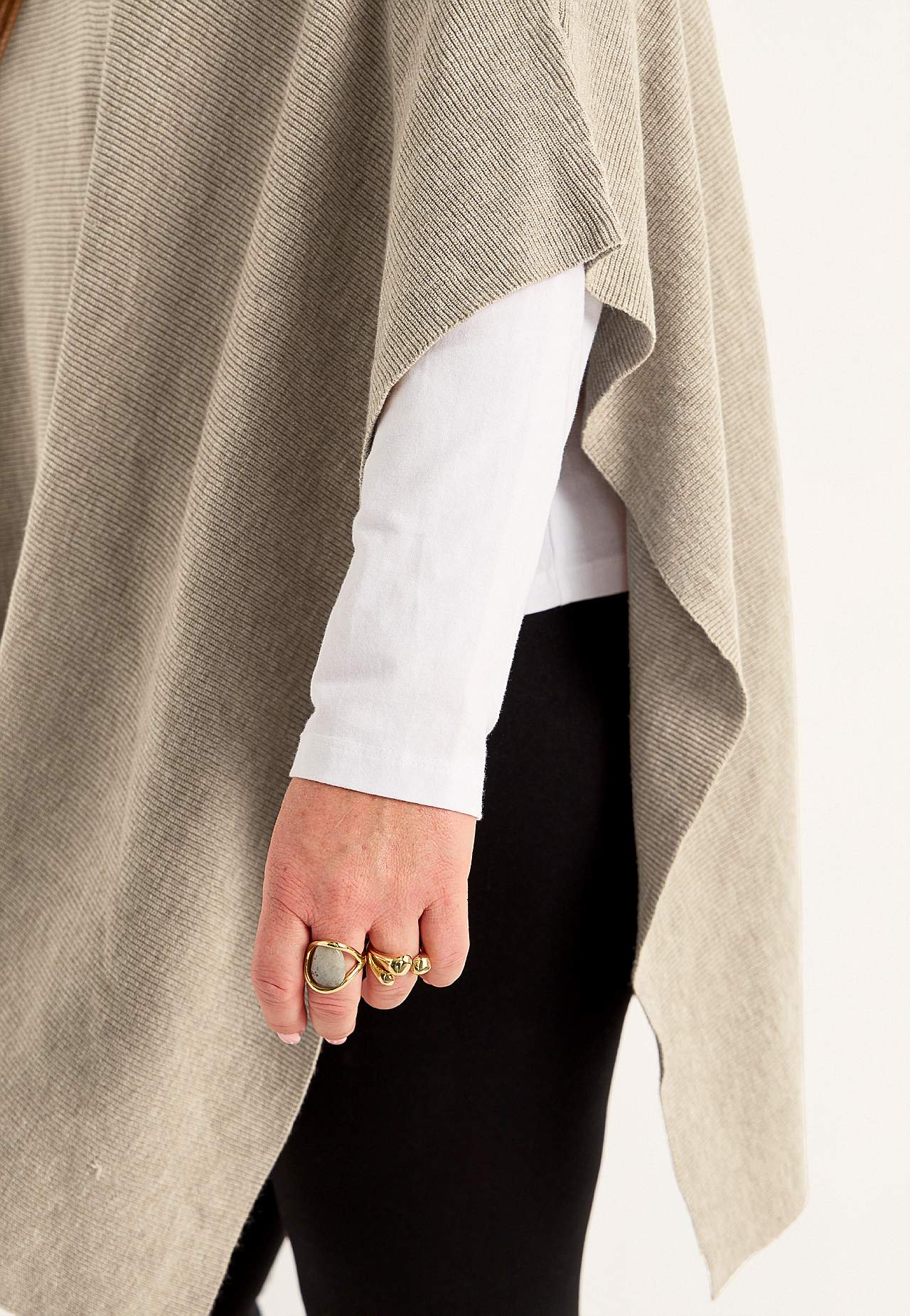 Tiheäsilmukkainen poncho