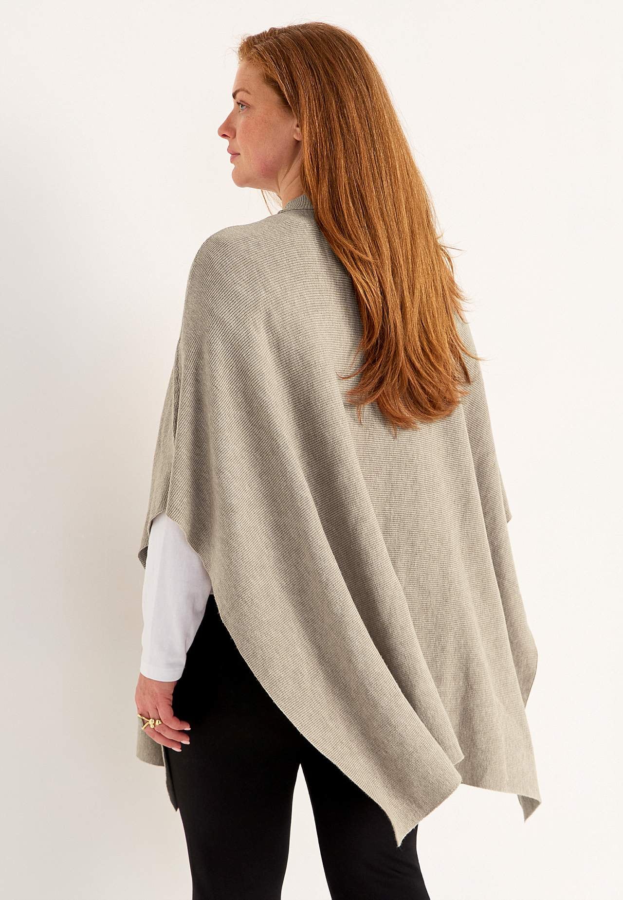 Tiheäsilmukkainen poncho
