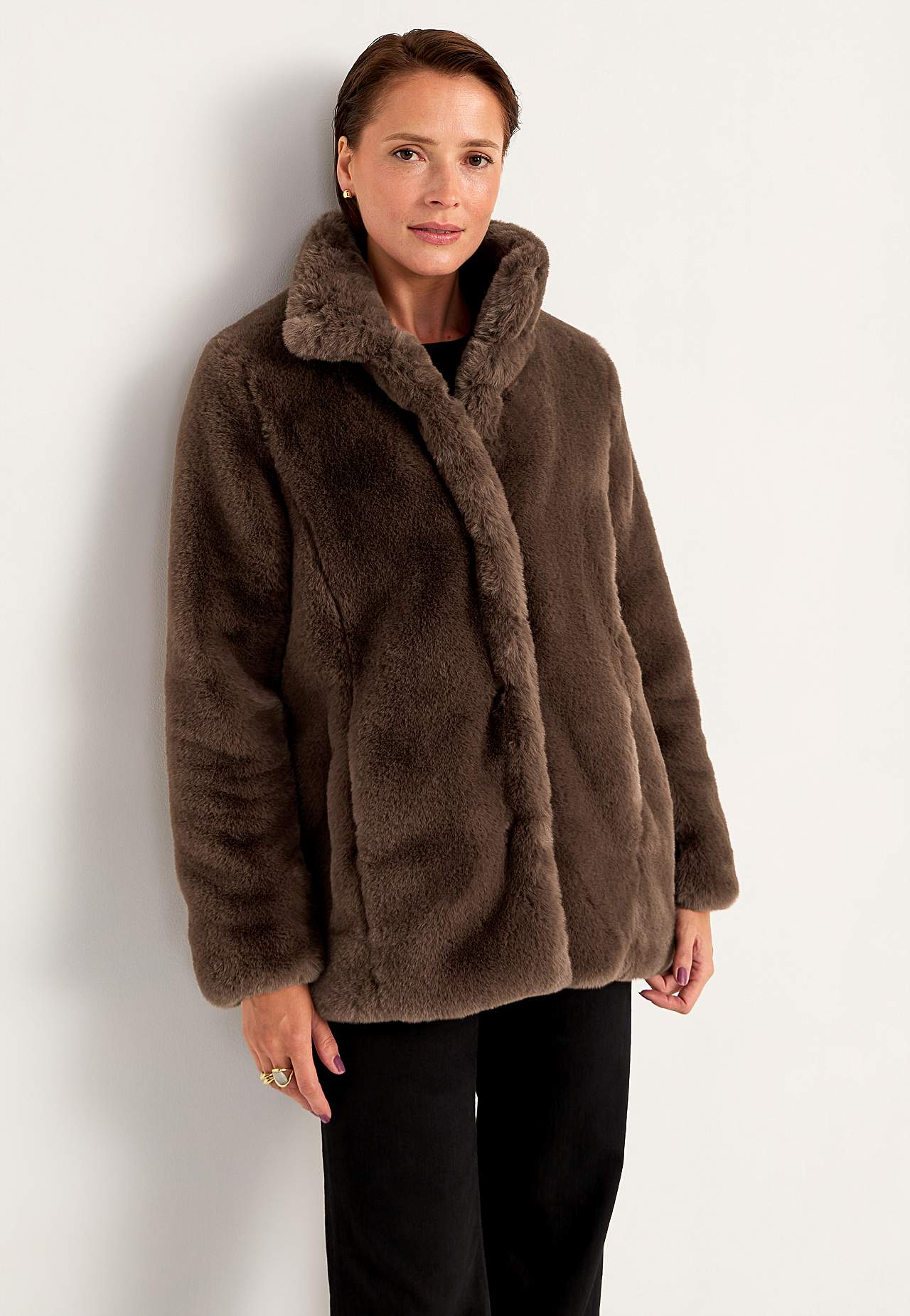 Takki pehmeällä tekoturkiksella