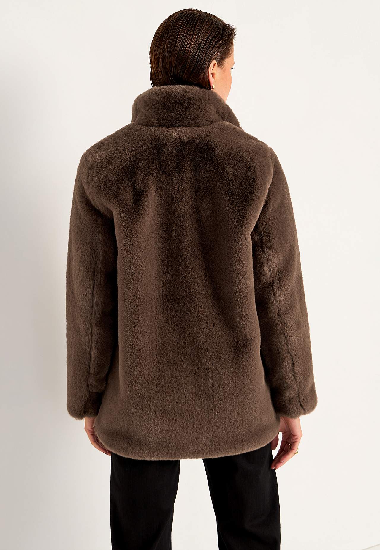 Takki pehmeällä tekoturkiksella