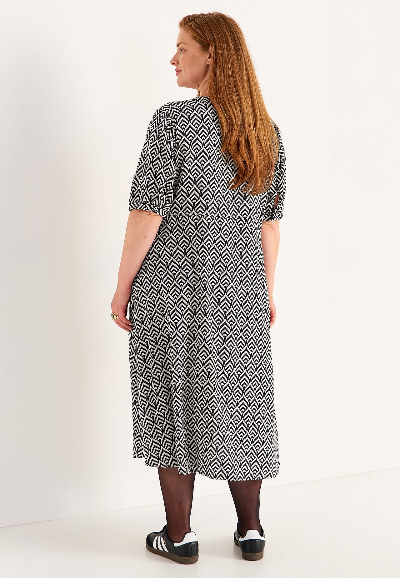 Kuviollinen mekko