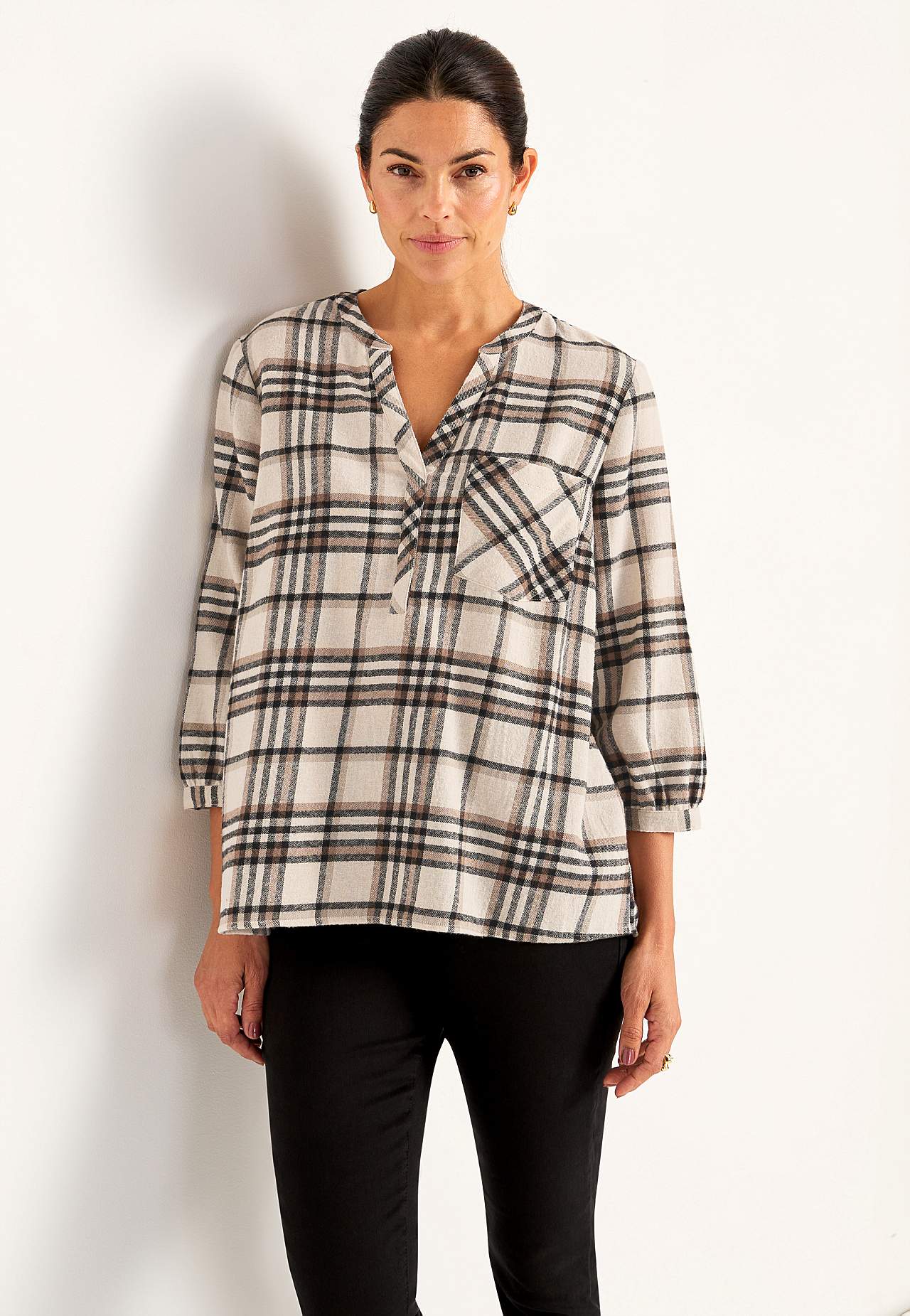 Pusero flanellista rintataskulla