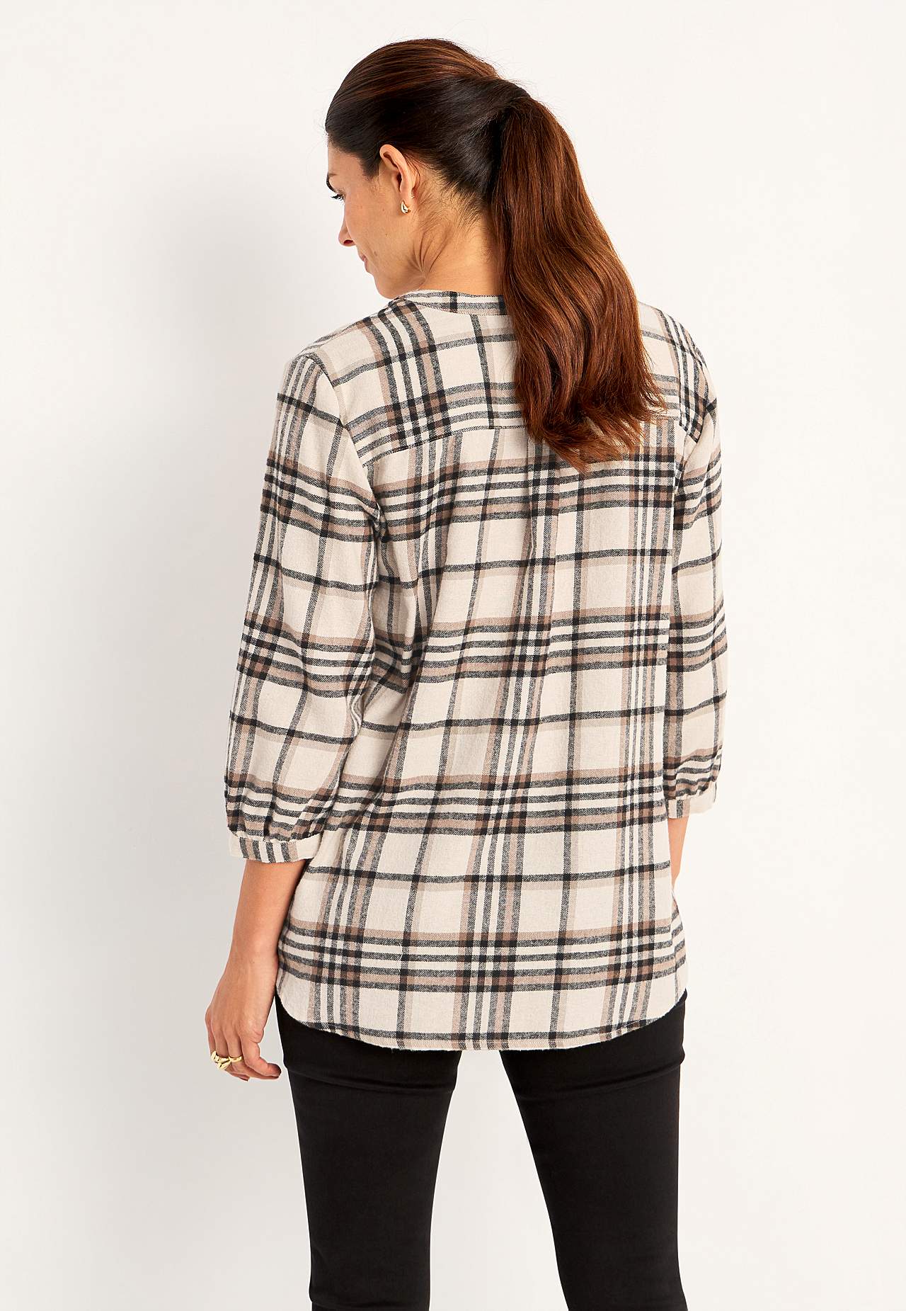 Pusero flanellista rintataskulla