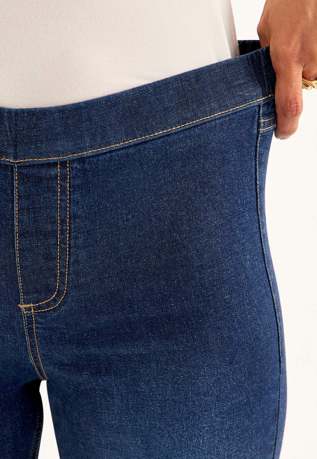 Joustavat, kapeat jeggingsit