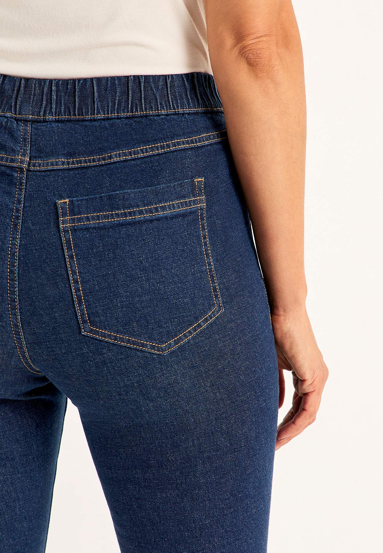 Joustavat, kapeat jeggingsit