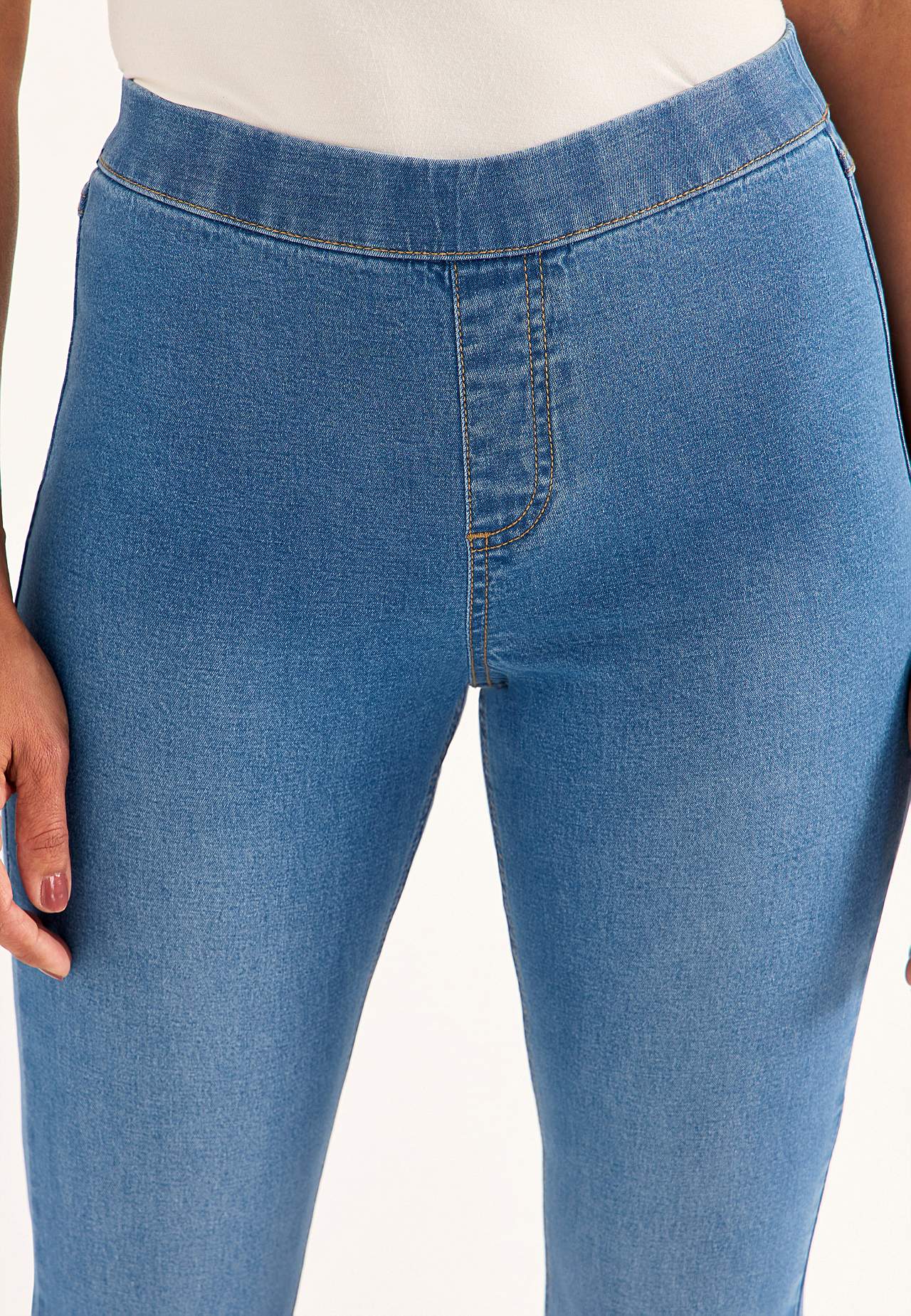 Joustavat jeggingsit bootcut-lahkeella