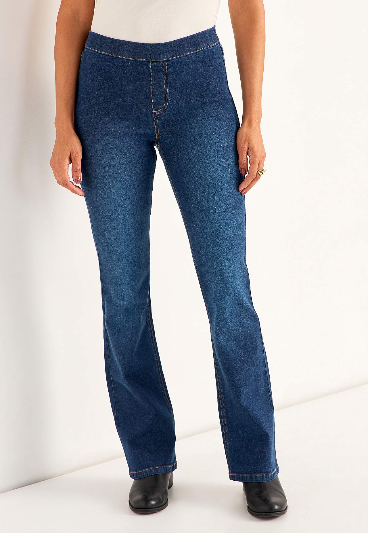Joustavat jeggingsit bootcut-lahkeella
