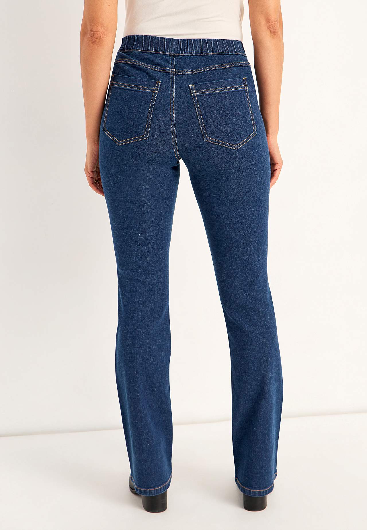 Joustavat jeggingsit bootcut-lahkeella