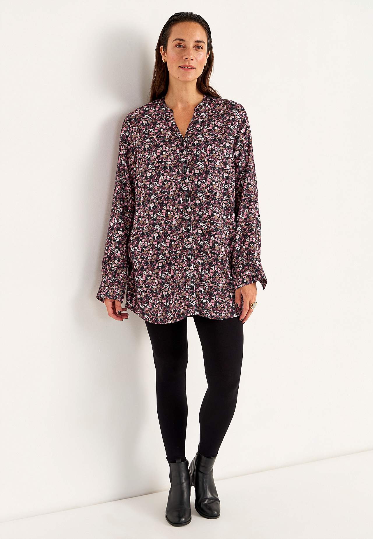 Kudottu tunika napeilla