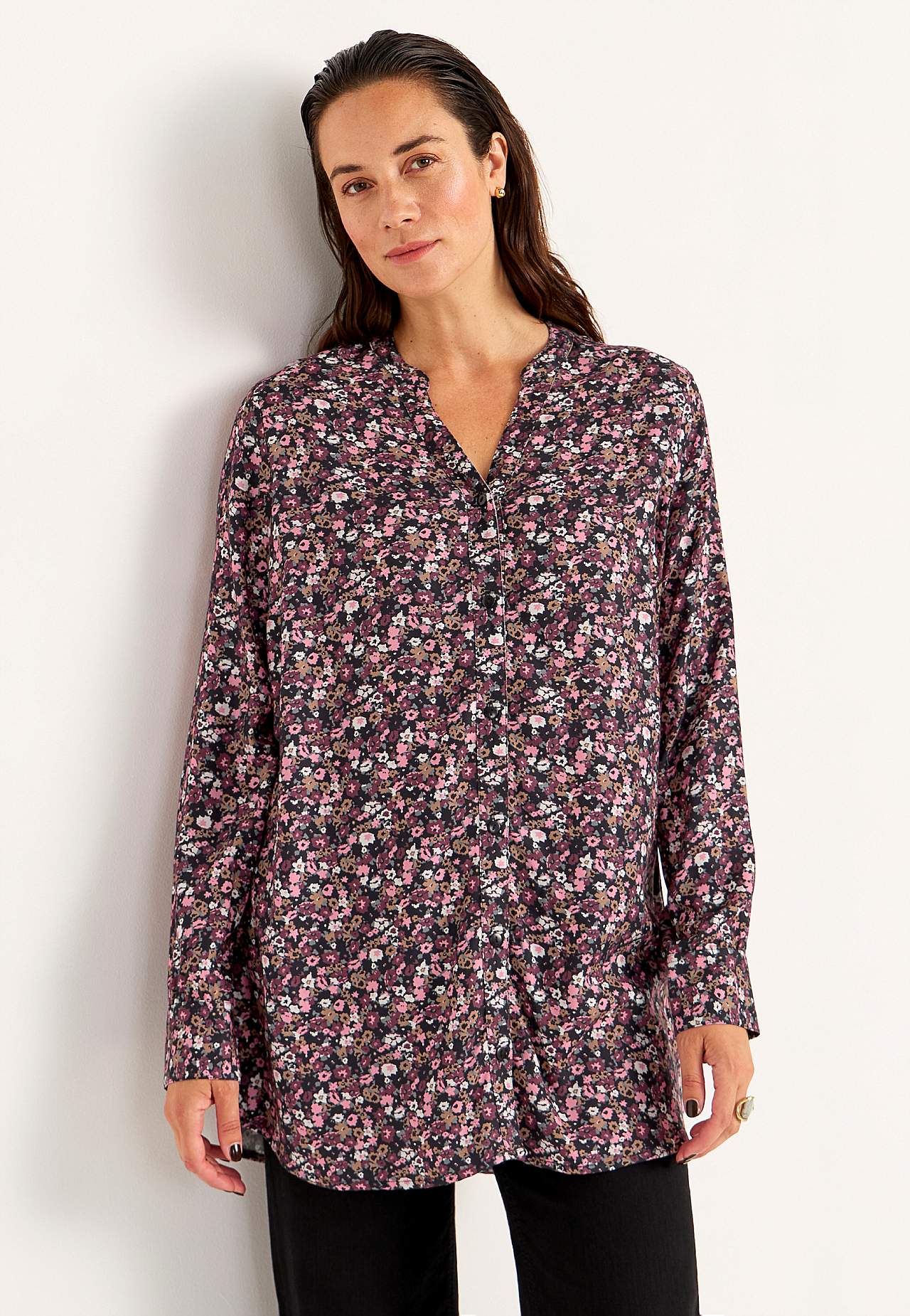 Kudottu tunika napeilla