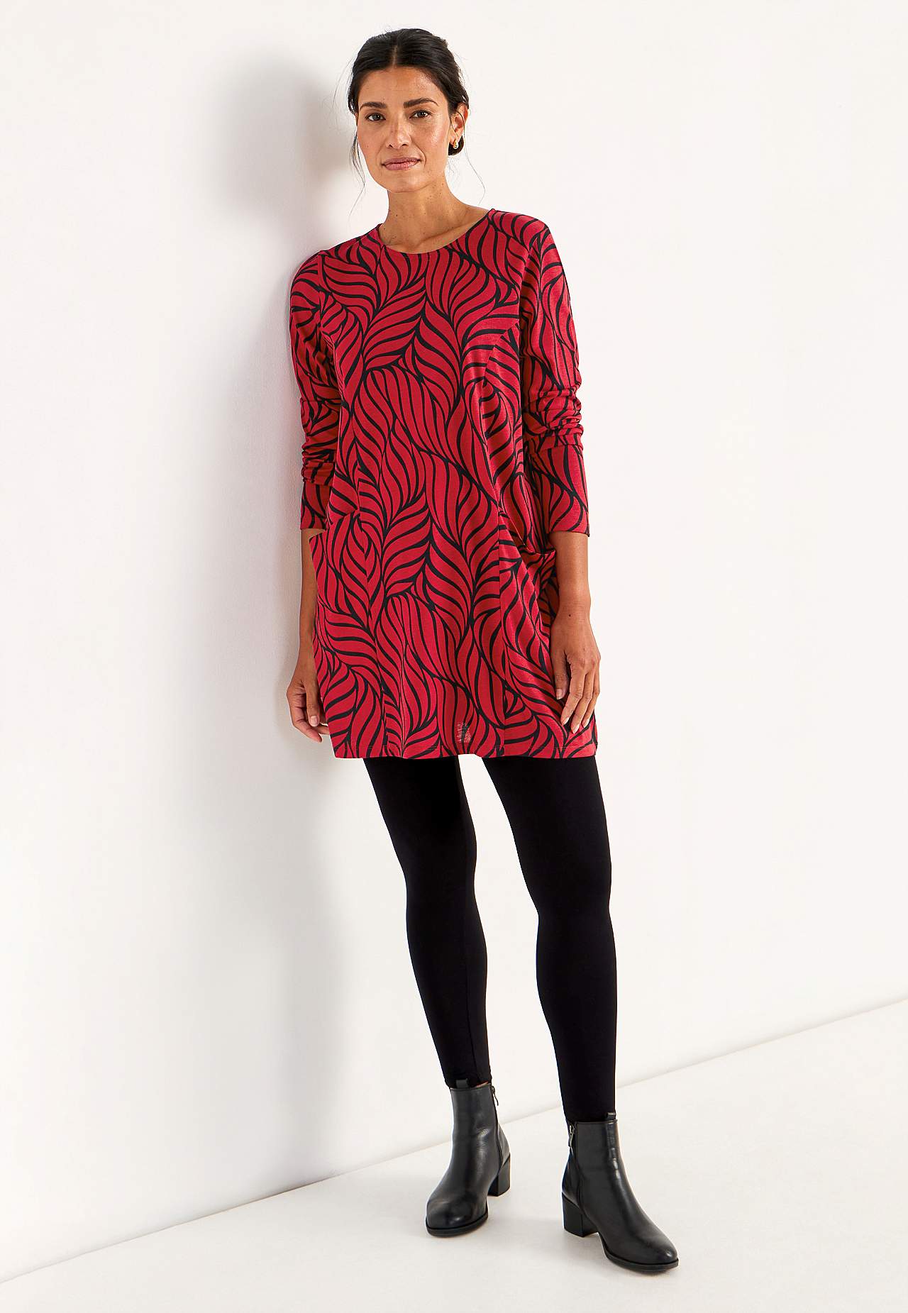 Trikootunika taskuilla