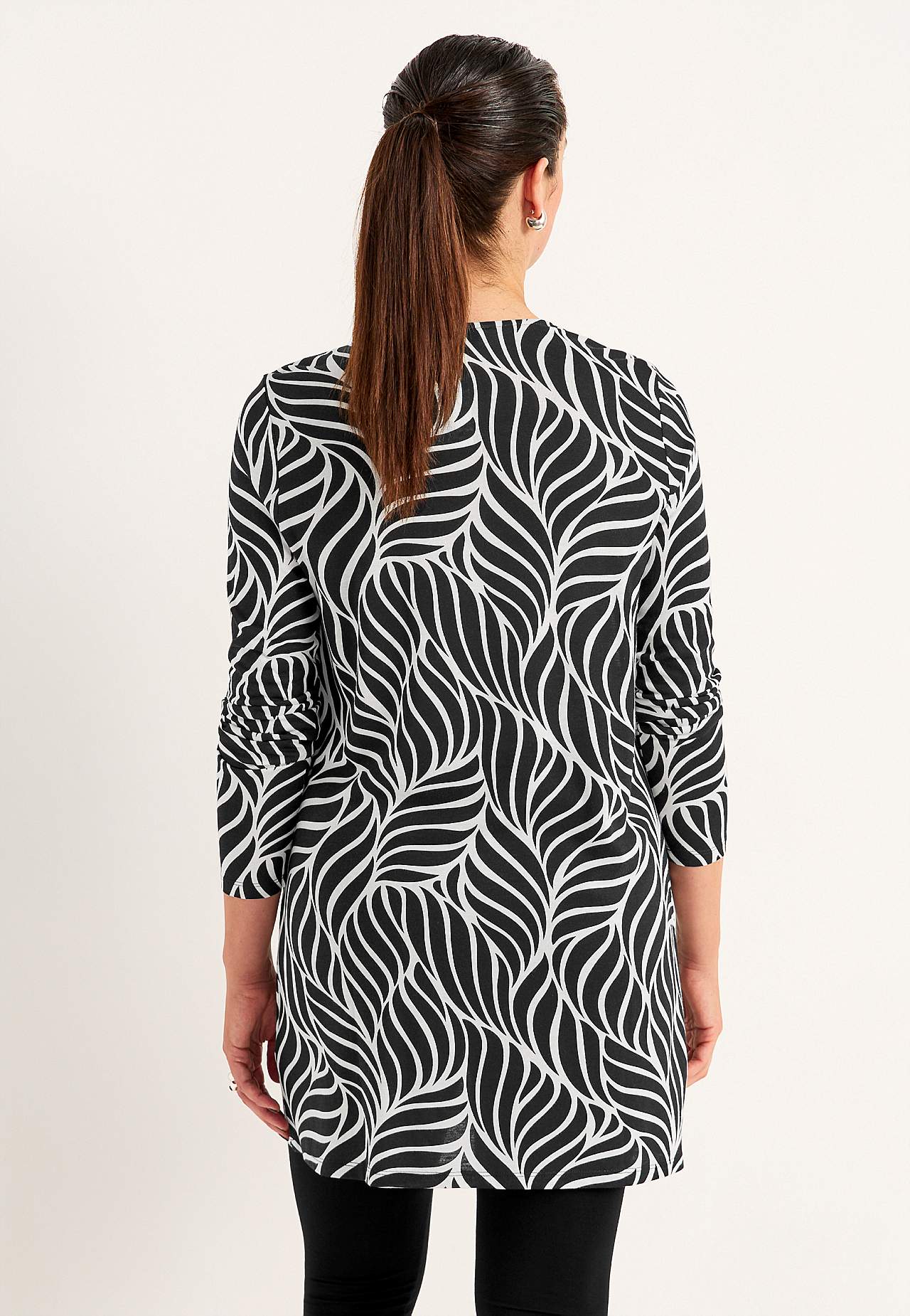 Trikootunika taskuilla