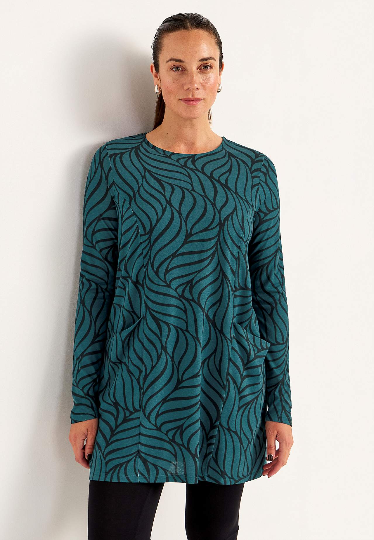 Trikootunika taskuilla