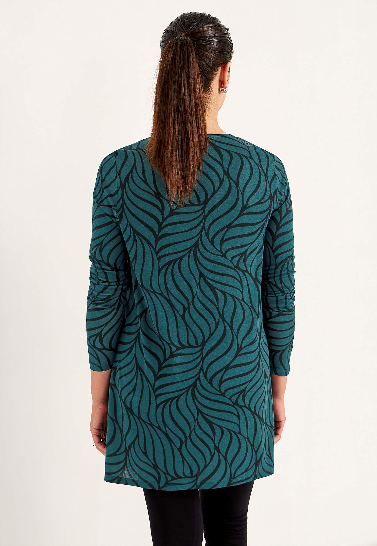 Trikootunika taskuilla