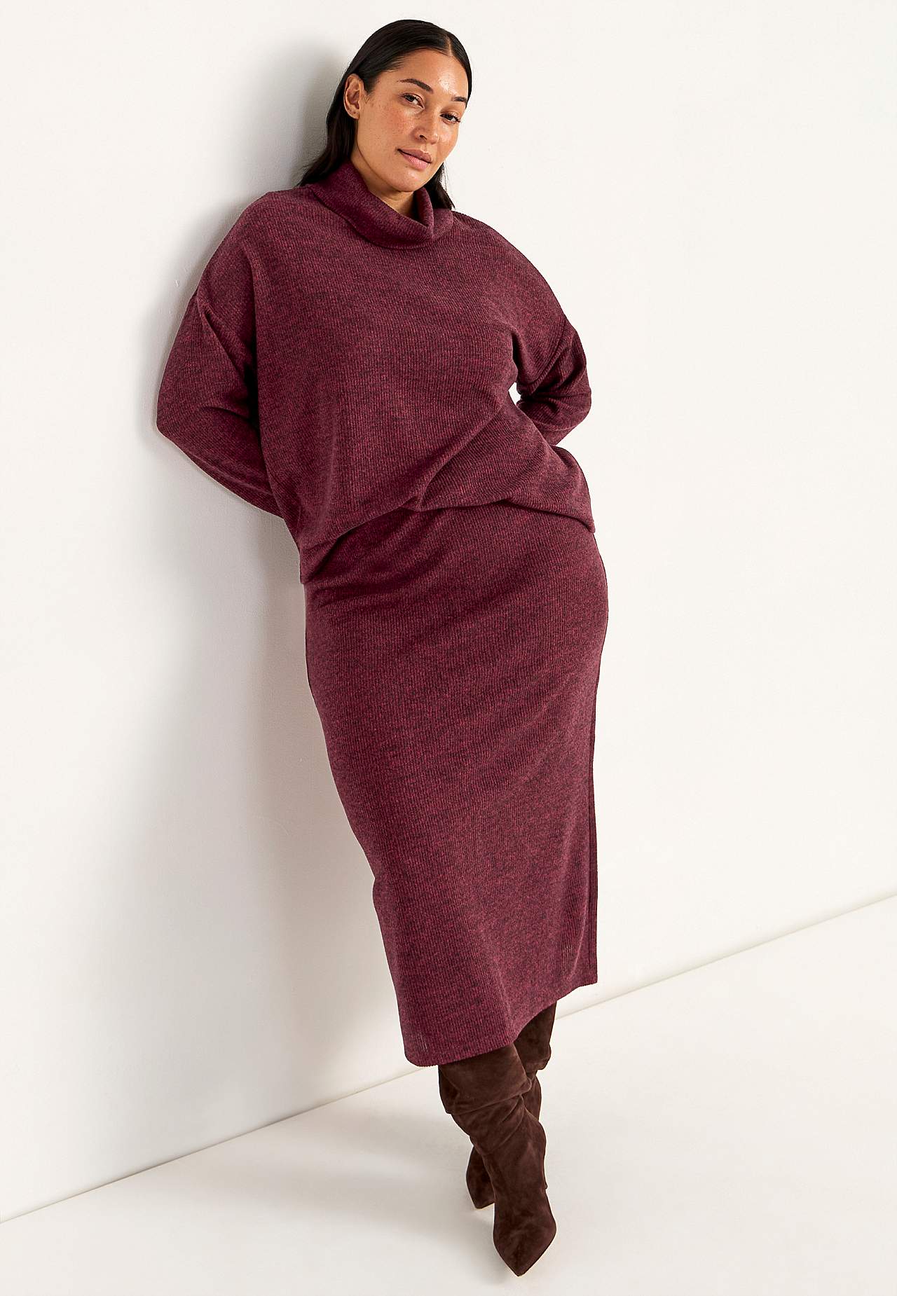 Hyvin pehmeä hame halkiolla Beata