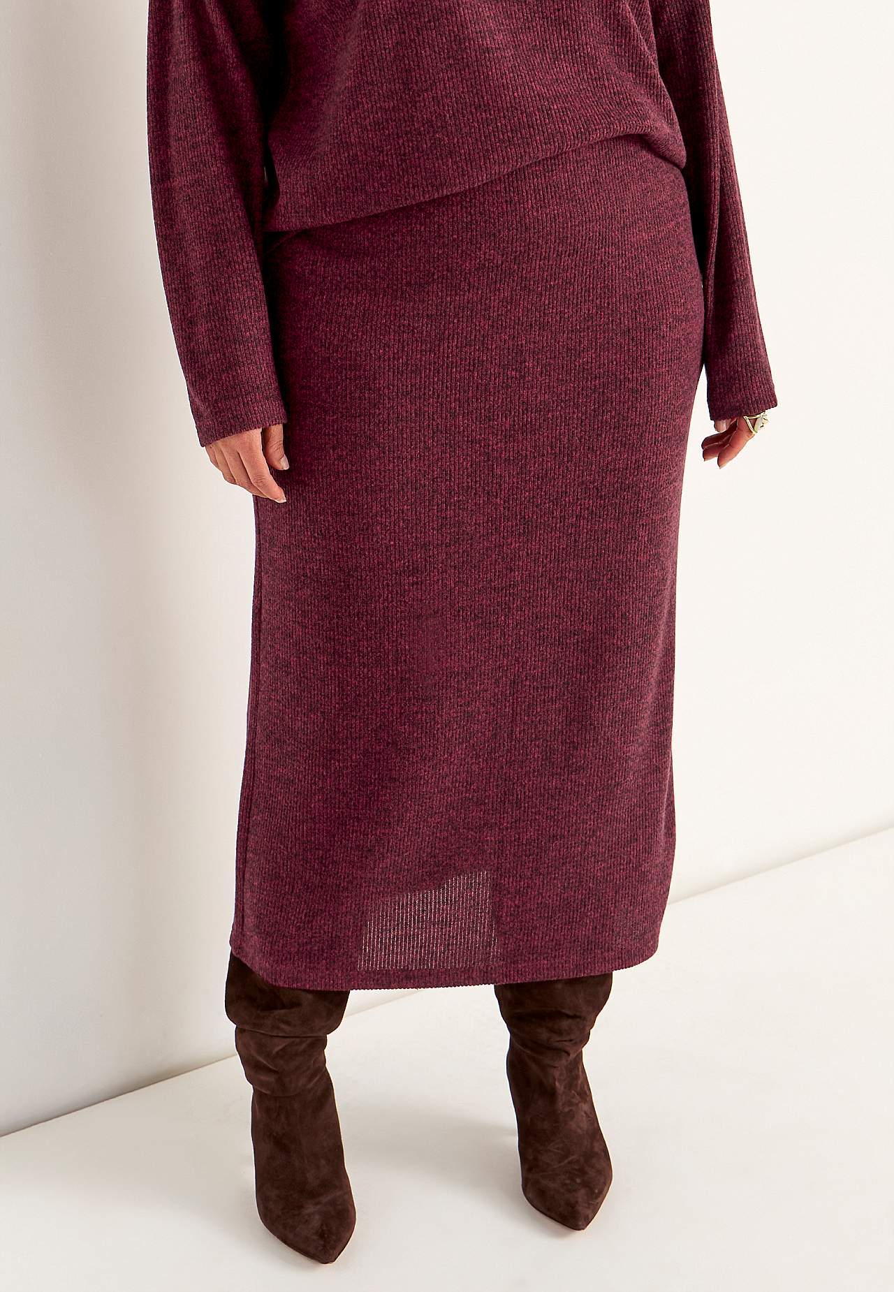 Hyvin pehmeä hame halkiolla Beata