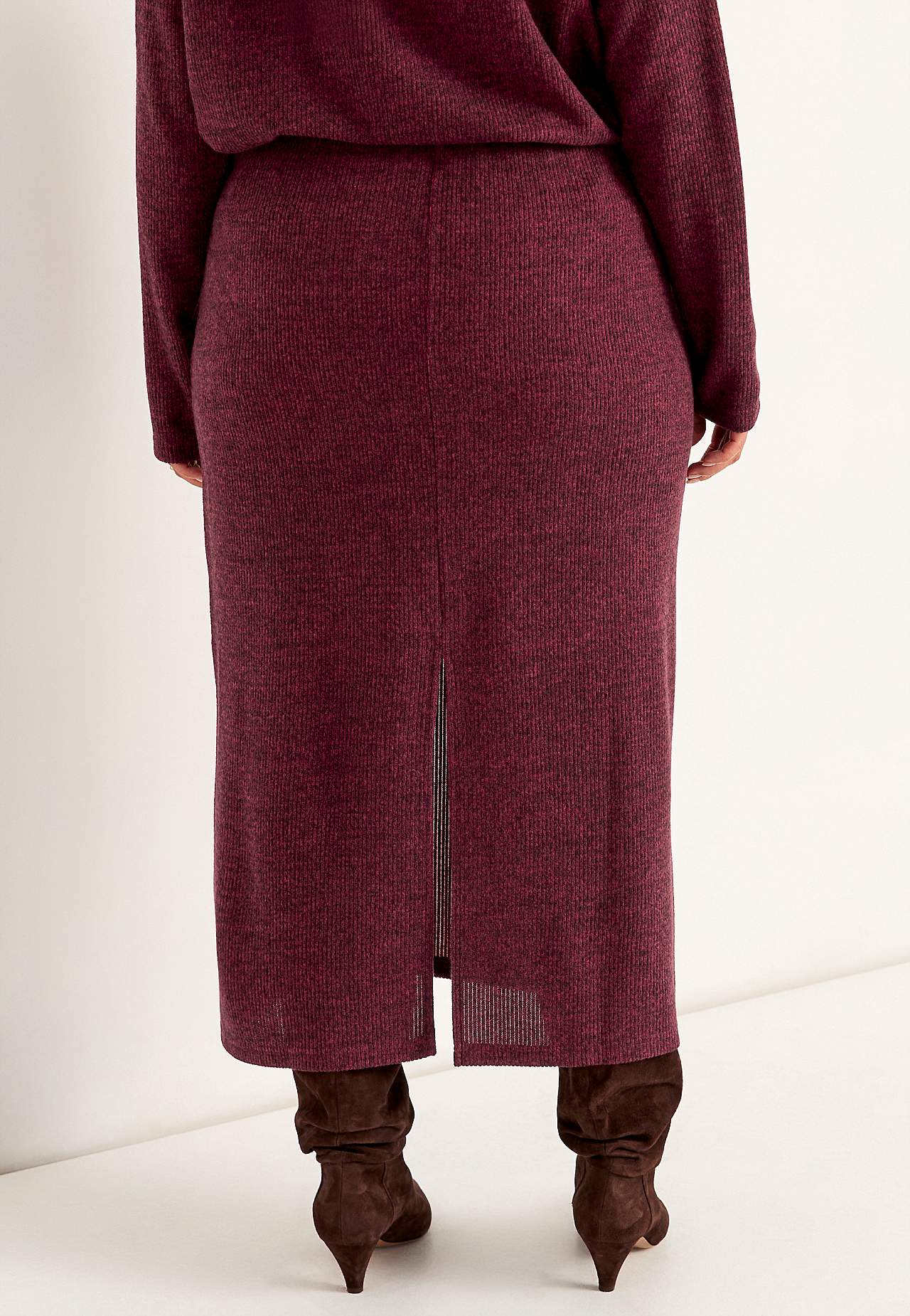 Hyvin pehmeä hame halkiolla Beata