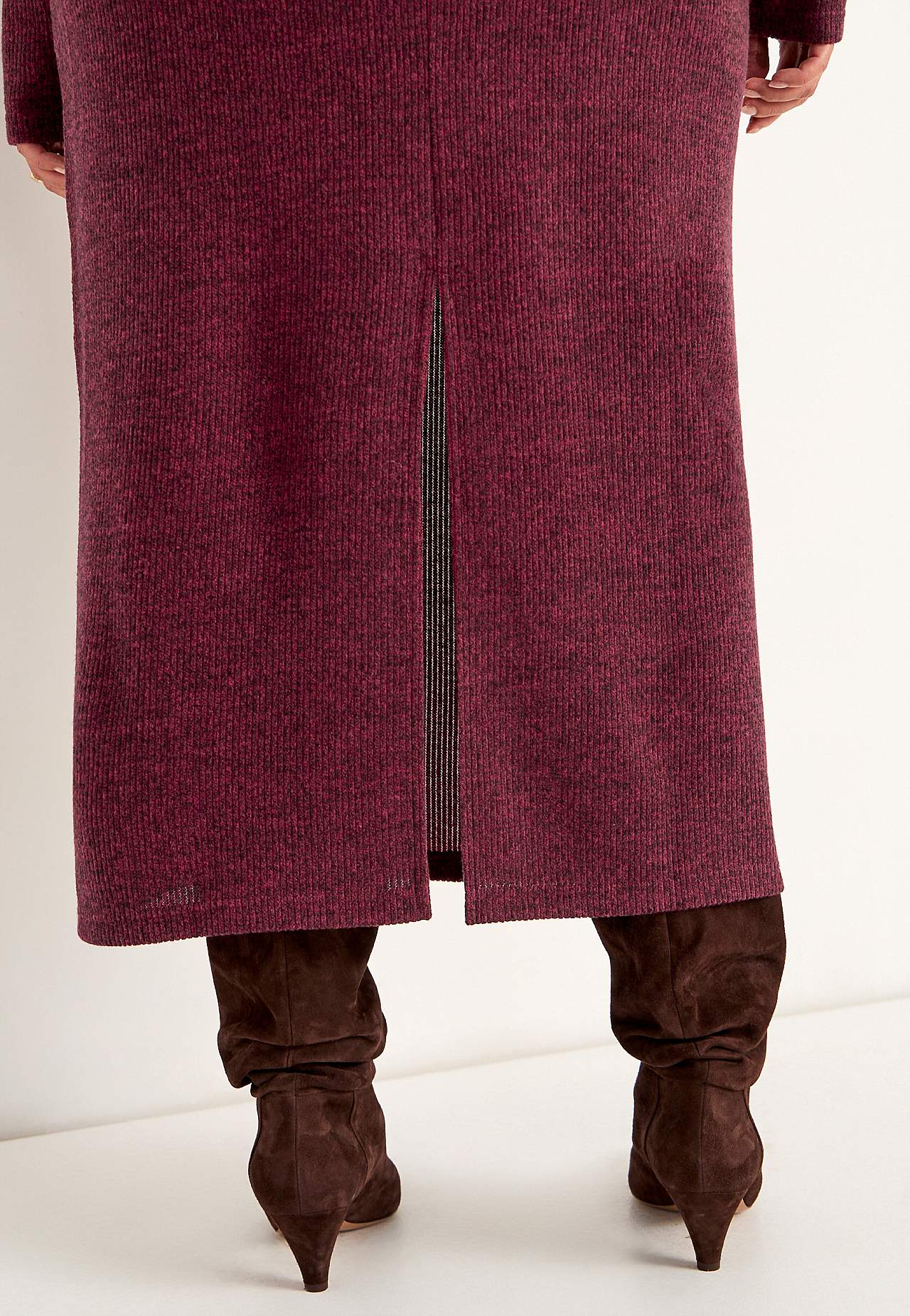 Hyvin pehmeä hame halkiolla Beata