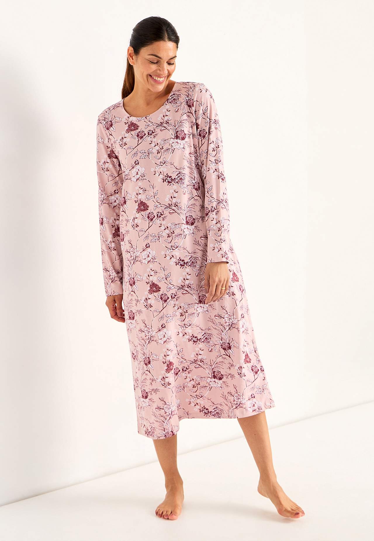 Kukallinen yömekko pitkillä hihoilla