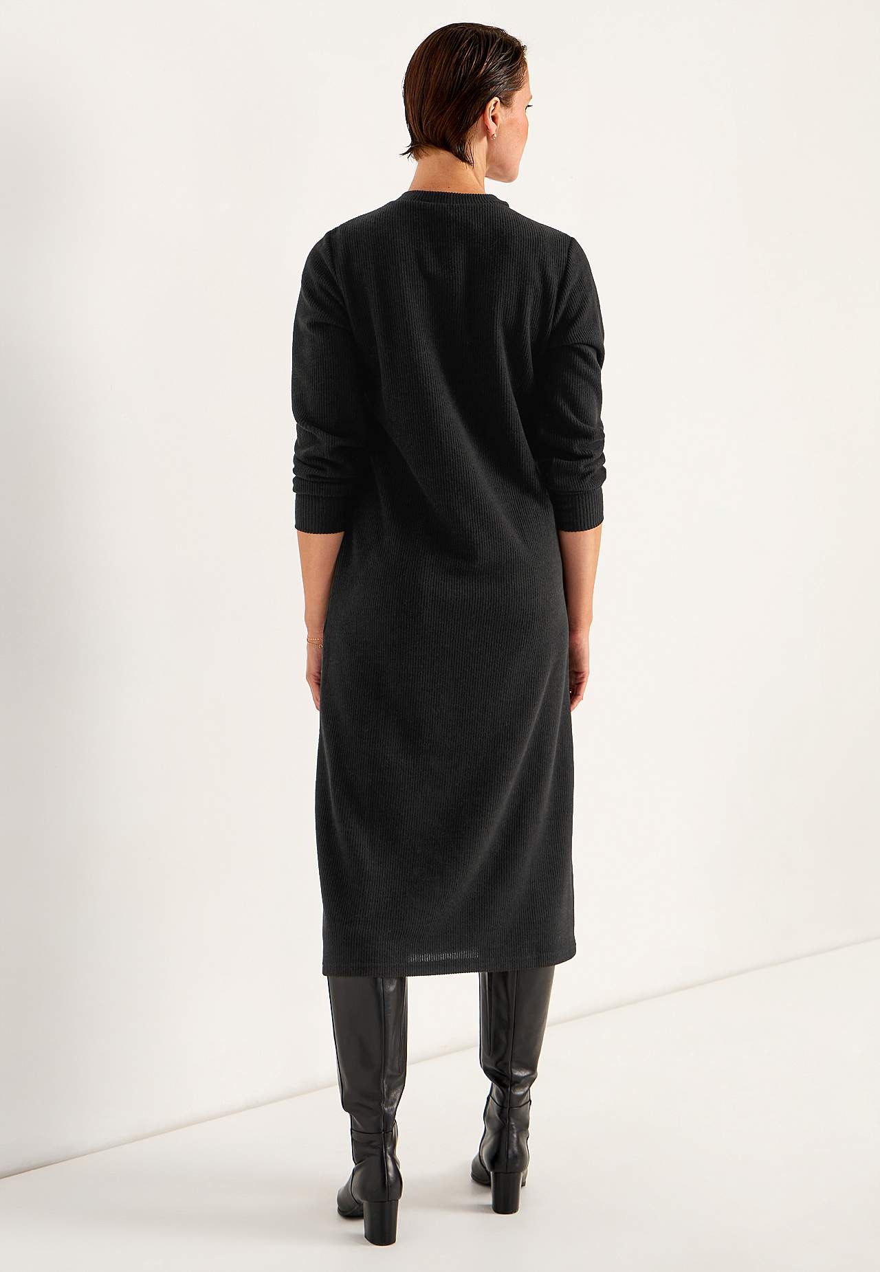 Hyvin pehmeä mekko taskuilla Beata