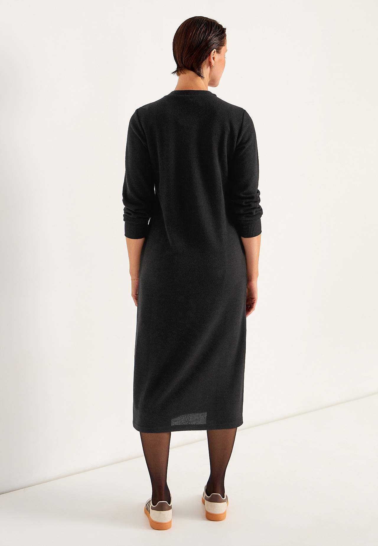 Hyvin pehmeä mekko taskuilla Beata