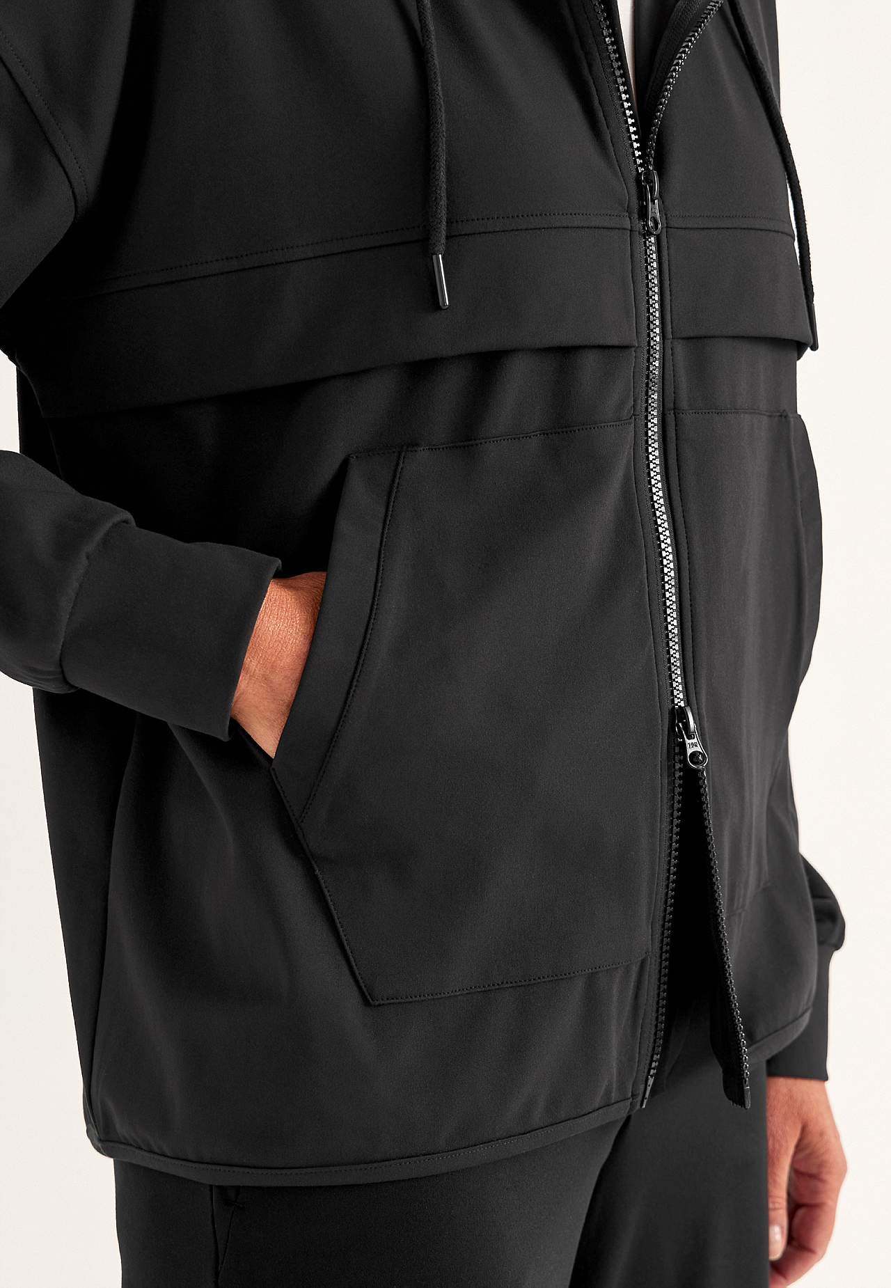 Monipuolinen takki hupulla Daria