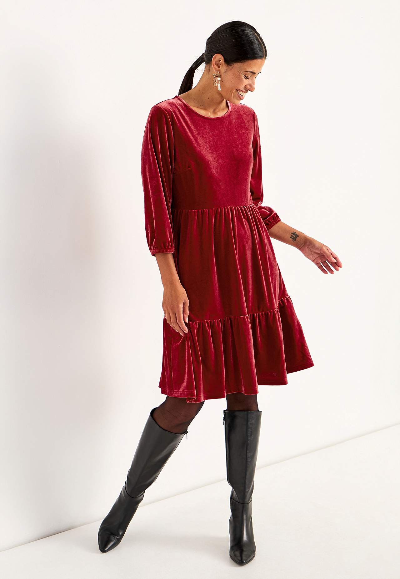 Samettimekko röyhelöillä