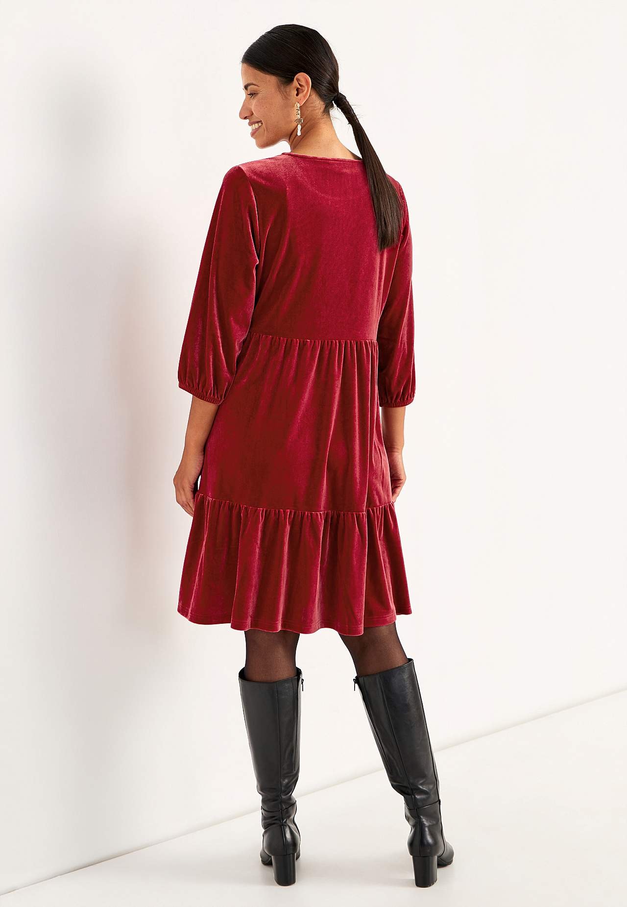 Samettimekko röyhelöillä