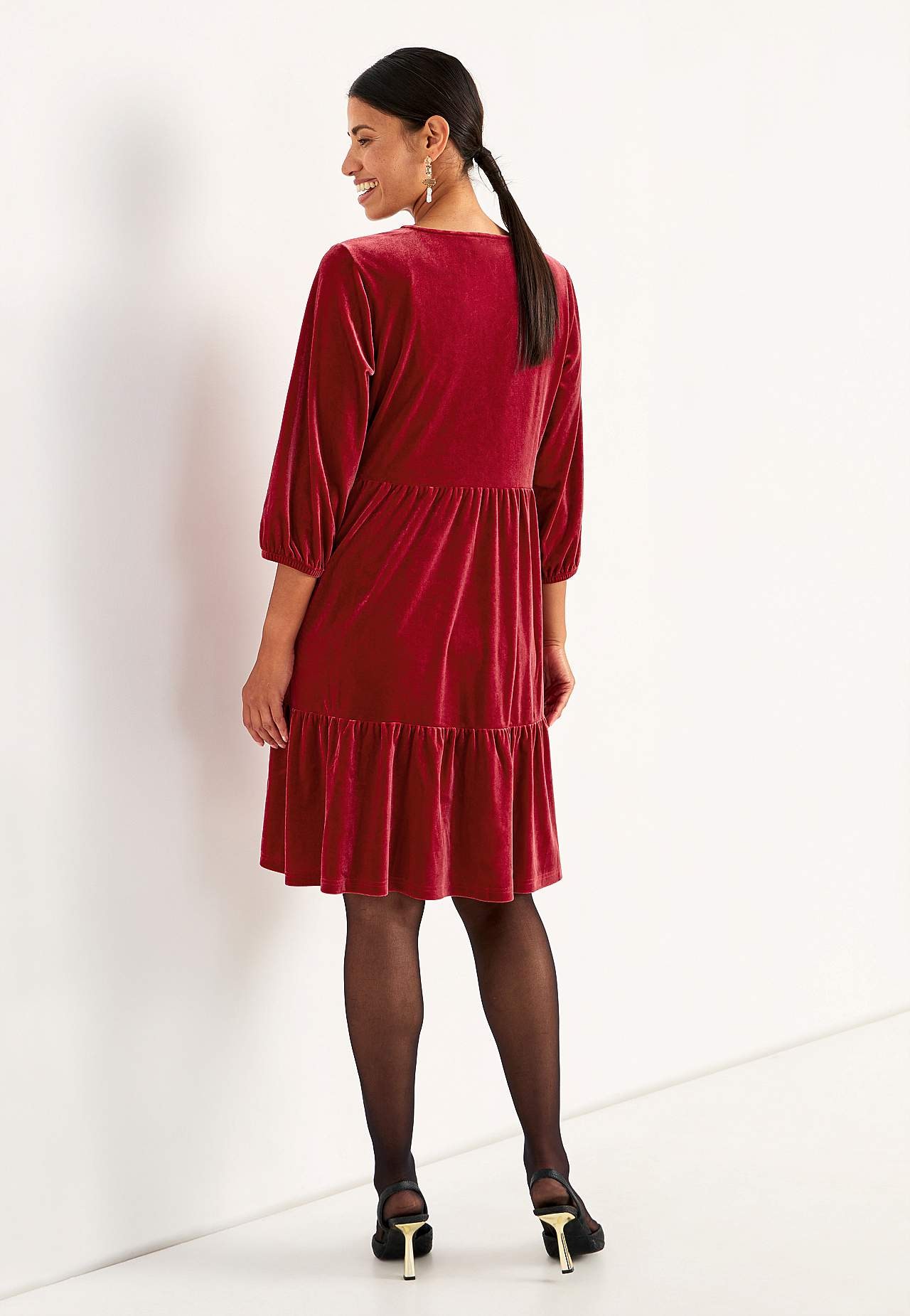 Samettimekko röyhelöillä