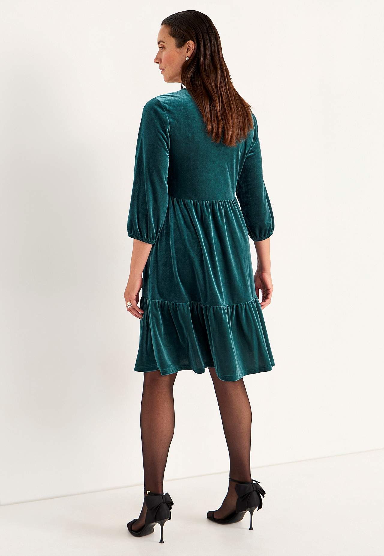 Samettimekko röyhelöillä