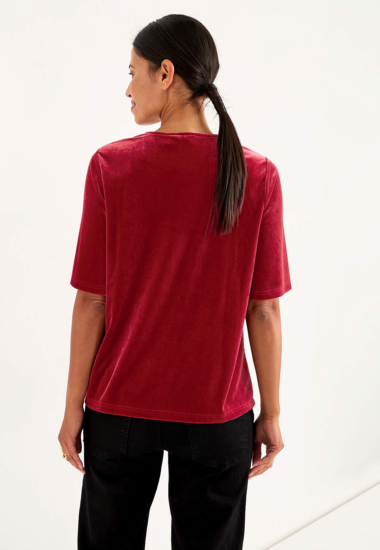 V-kaula-aukkoinen samettitoppi