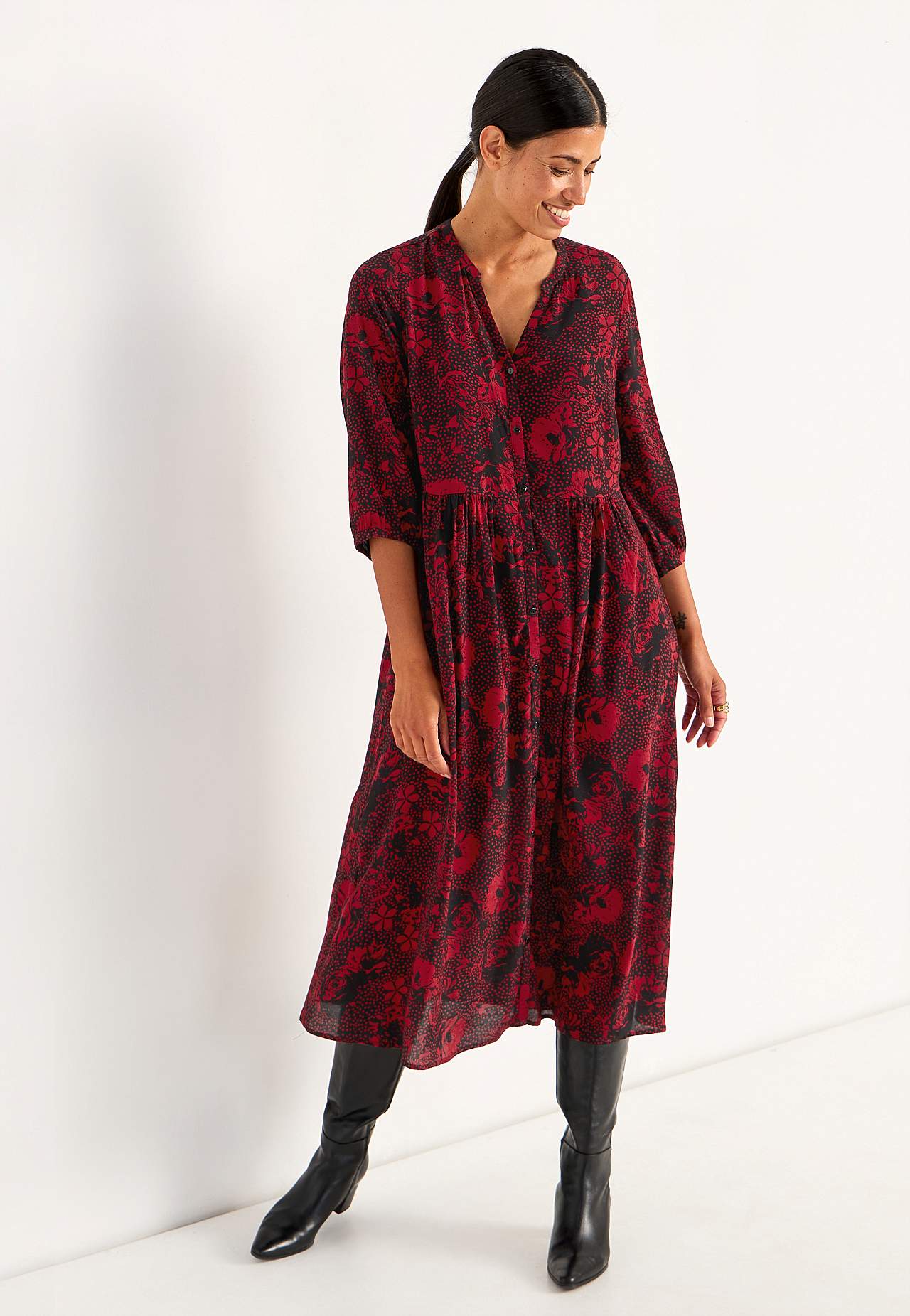 Kukkakuvioinen mekko viskoosista