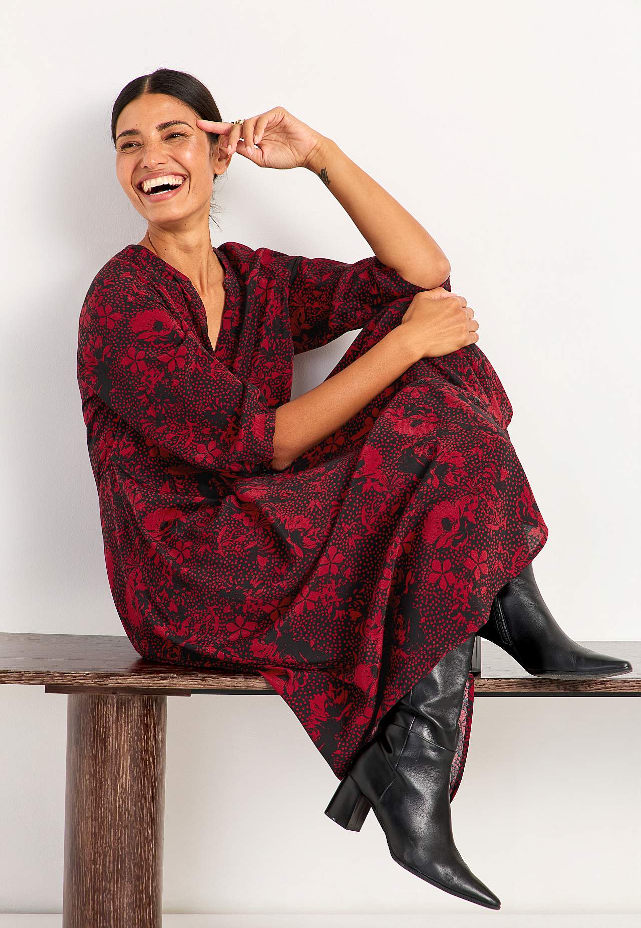 Kukkakuvioinen mekko viskoosista