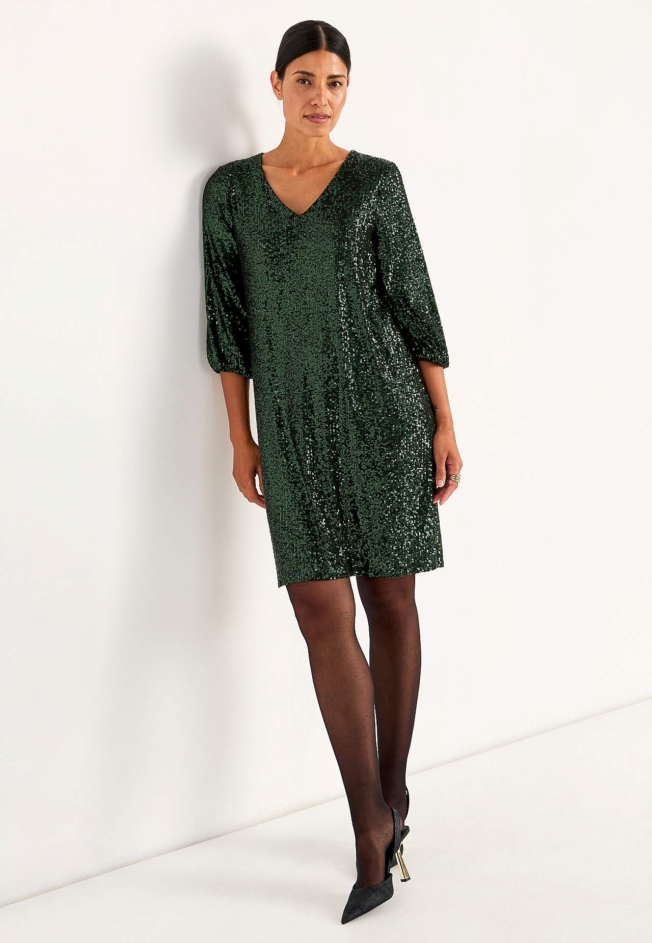 V-kaula-aukkoinen paljettimekko