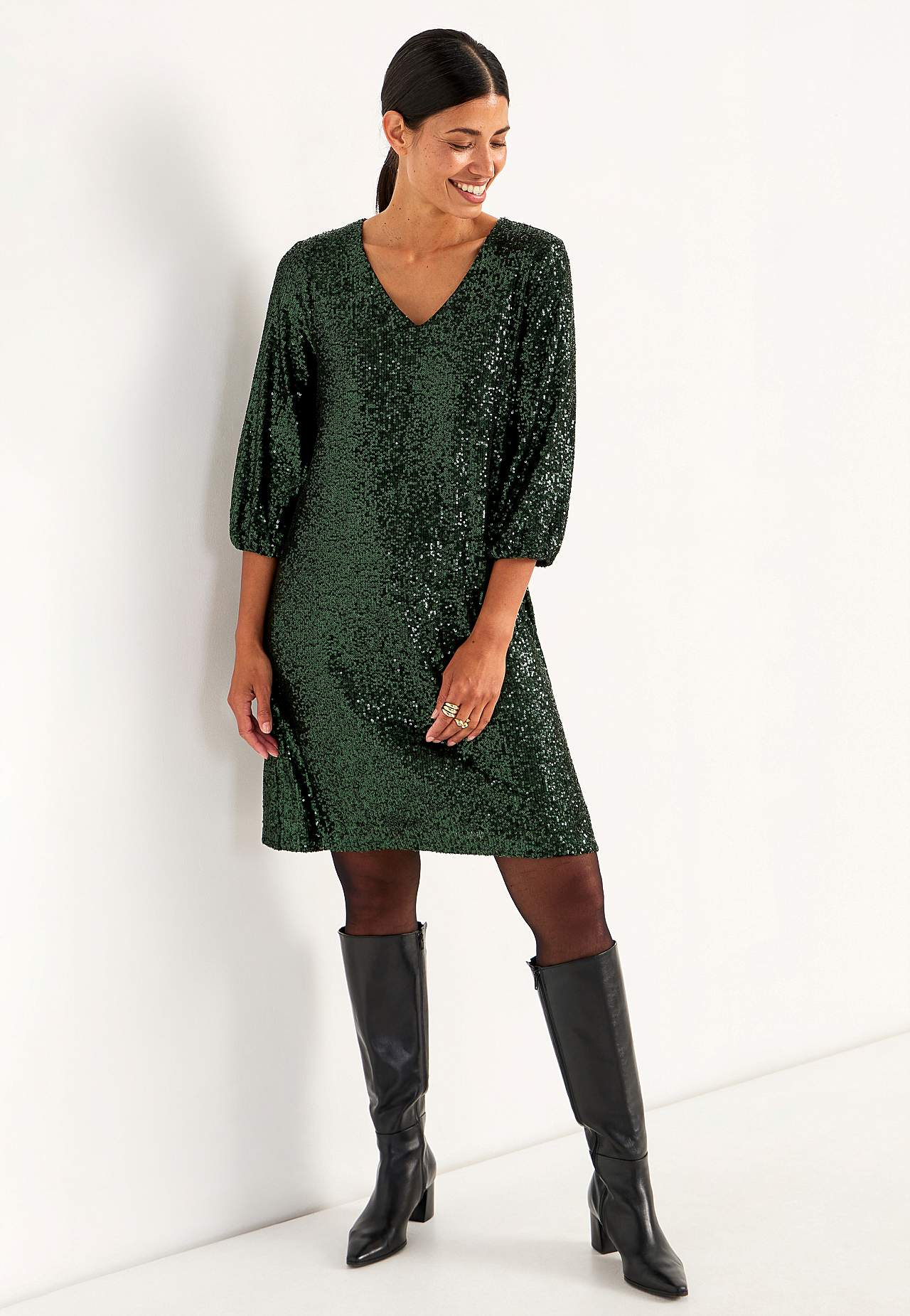 V-kaula-aukkoinen paljettimekko