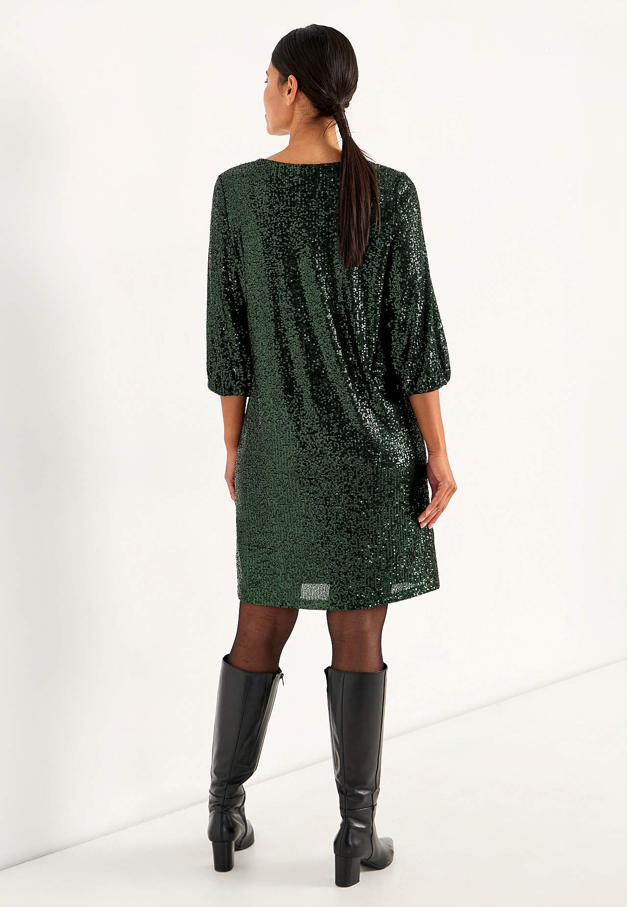 V-kaula-aukkoinen paljettimekko