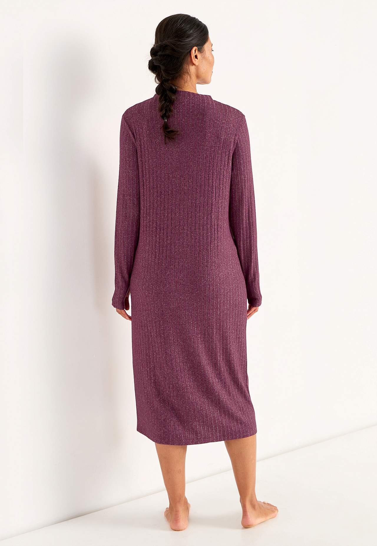 Pehmeä trikoomekko taskuilla