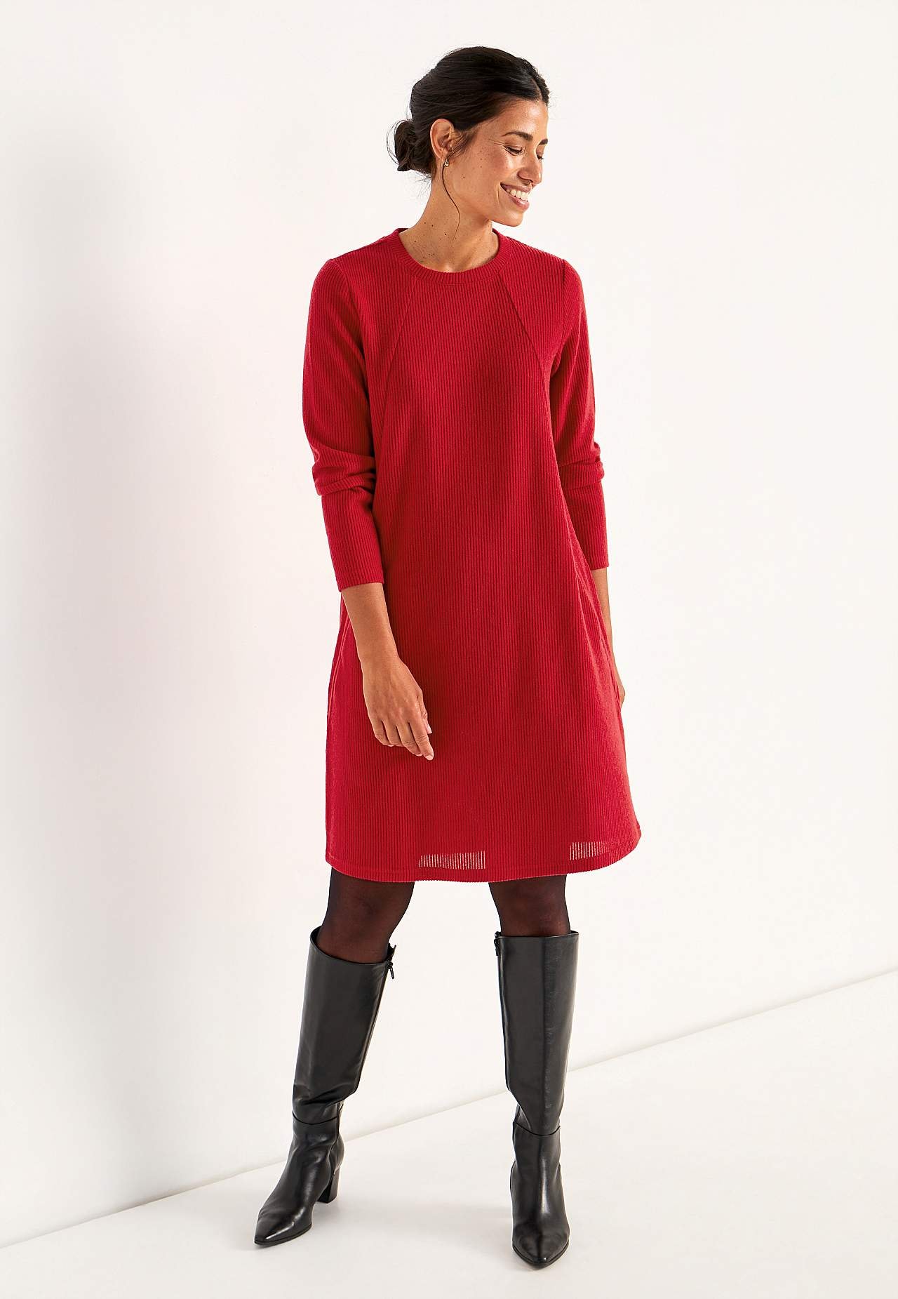 Hyvin pehmeä mekko taskuilla Beata