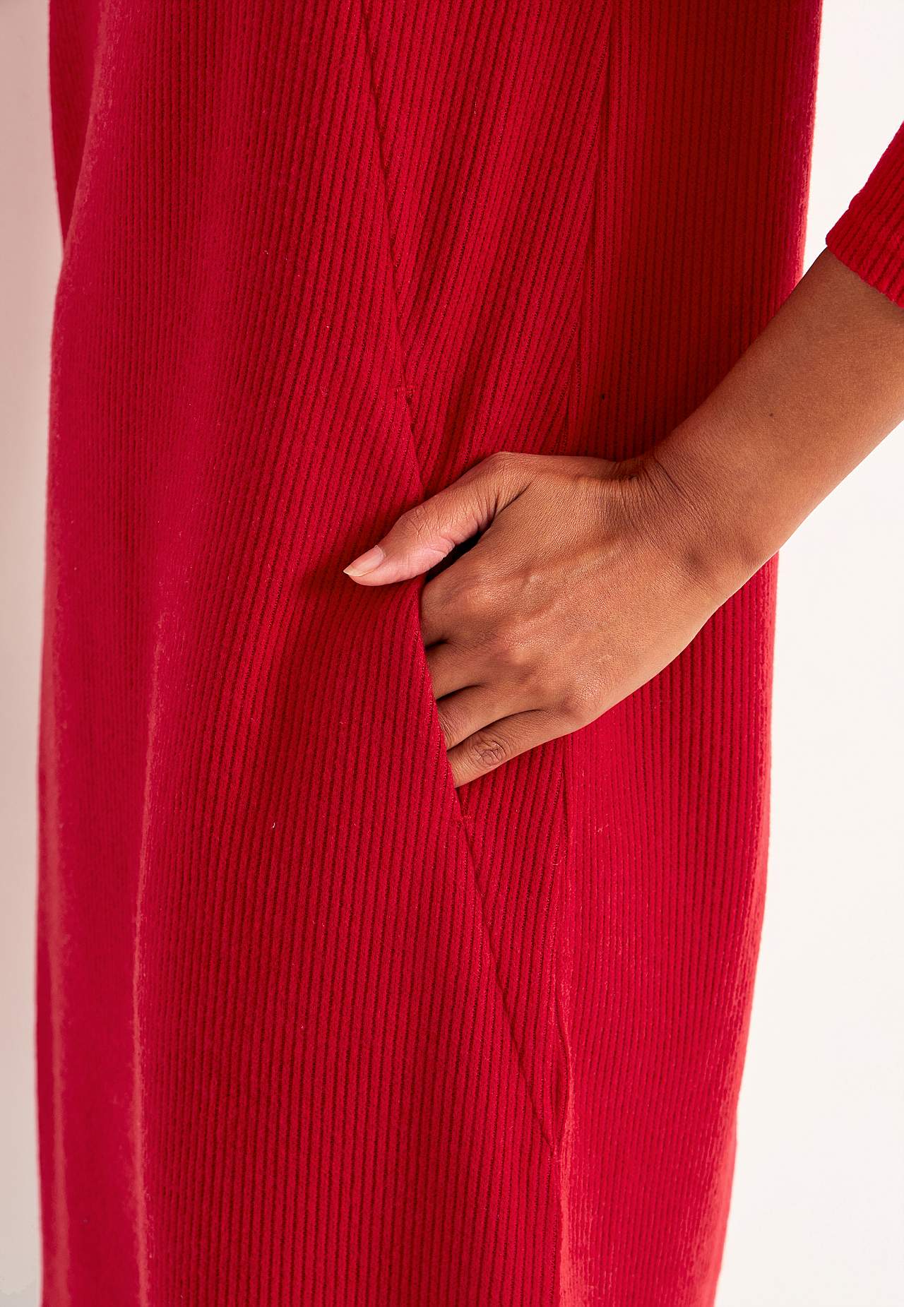 Hyvin pehmeä mekko taskuilla Beata