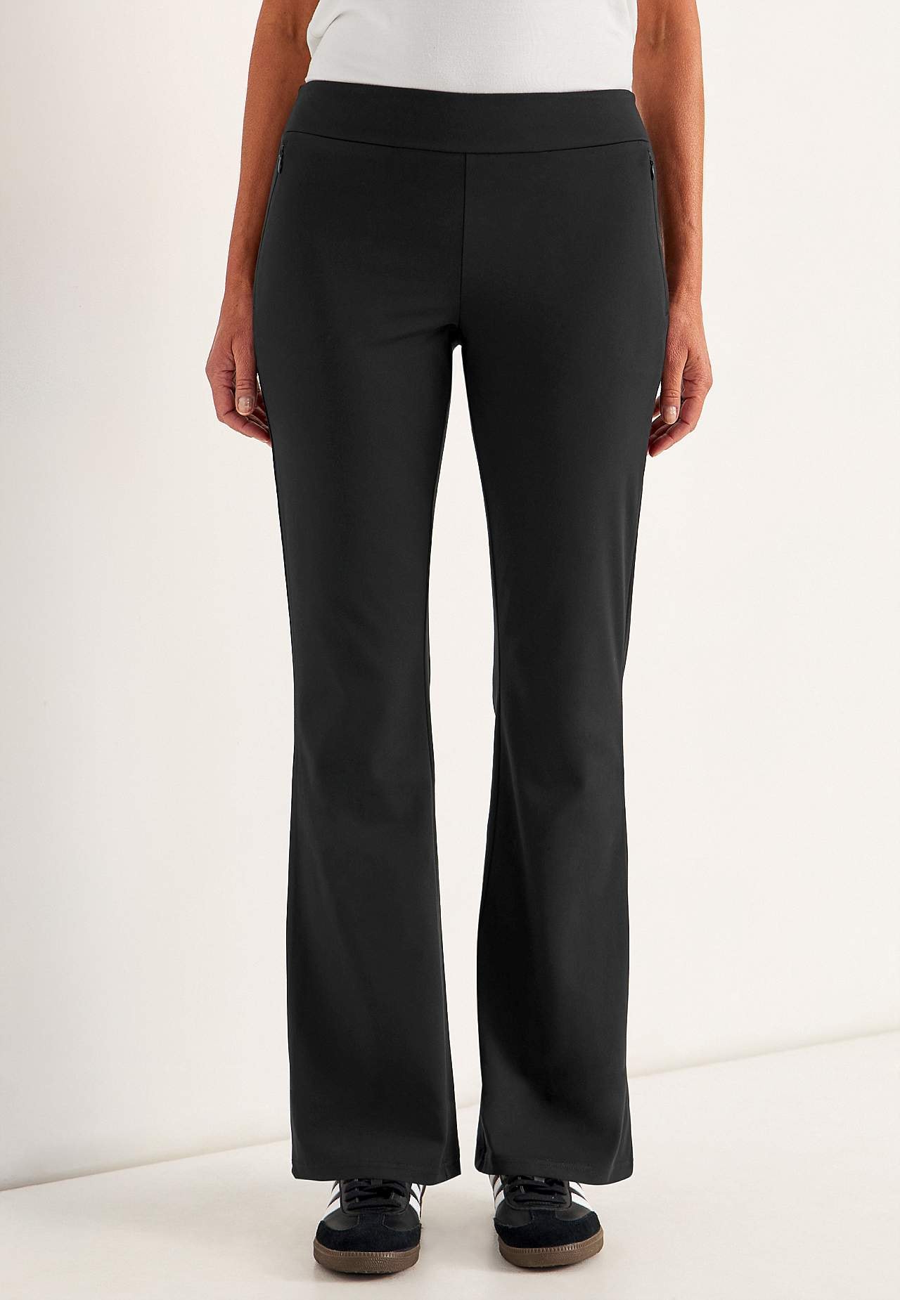 Monipuoliset, bootcut trikoohousut Daria