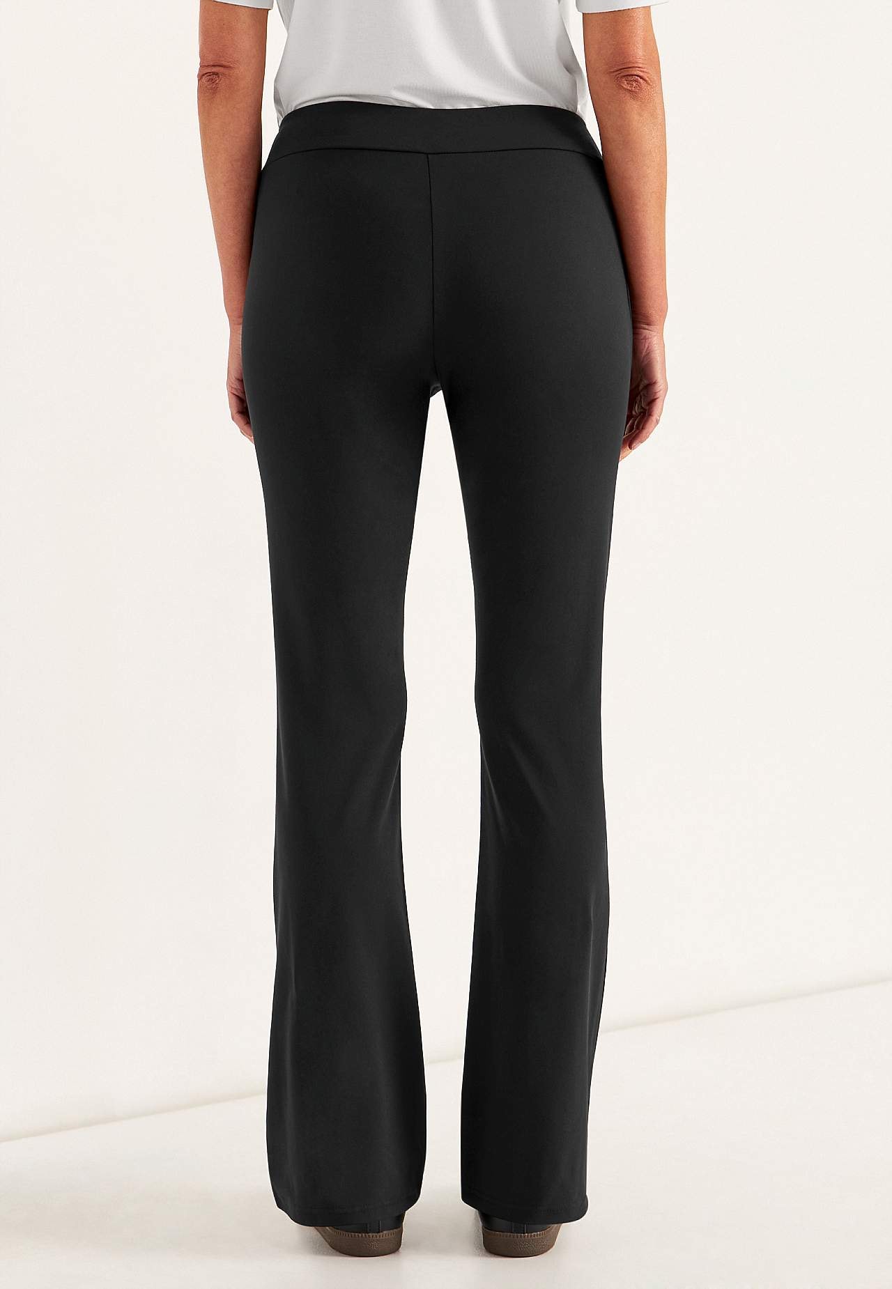 Monipuoliset, bootcut trikoohousut Daria