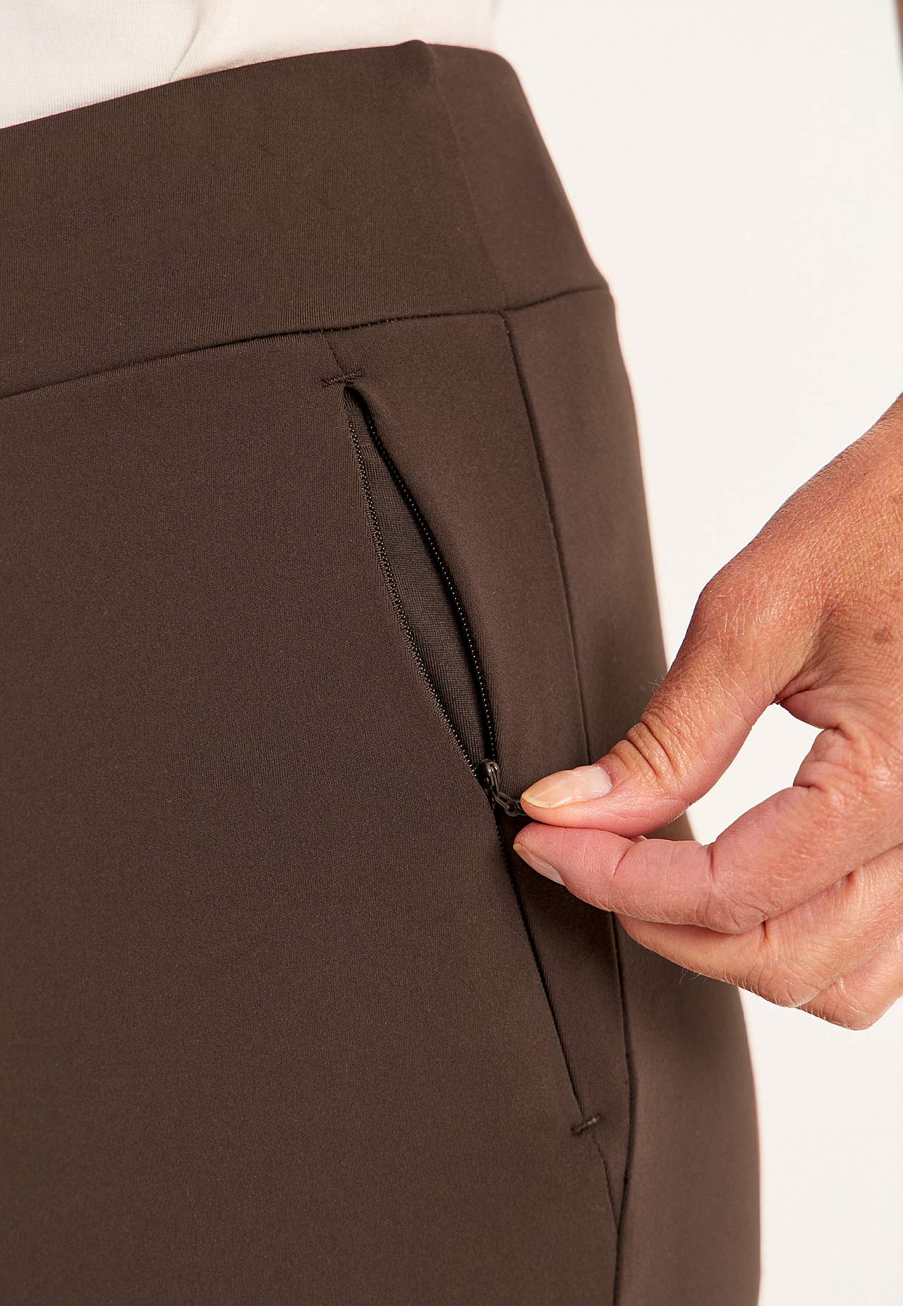 Monipuoliset, bootcut trikoohousut
