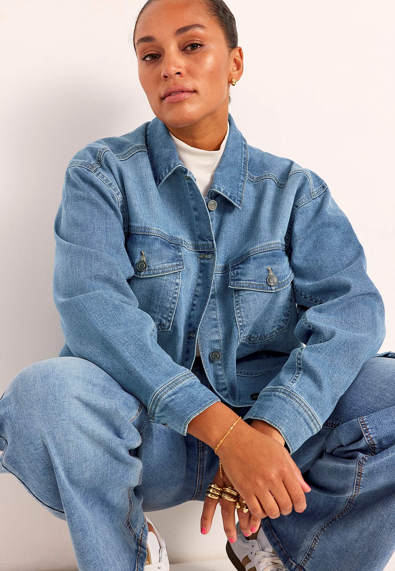 Pitkä farkkutakki joustolla