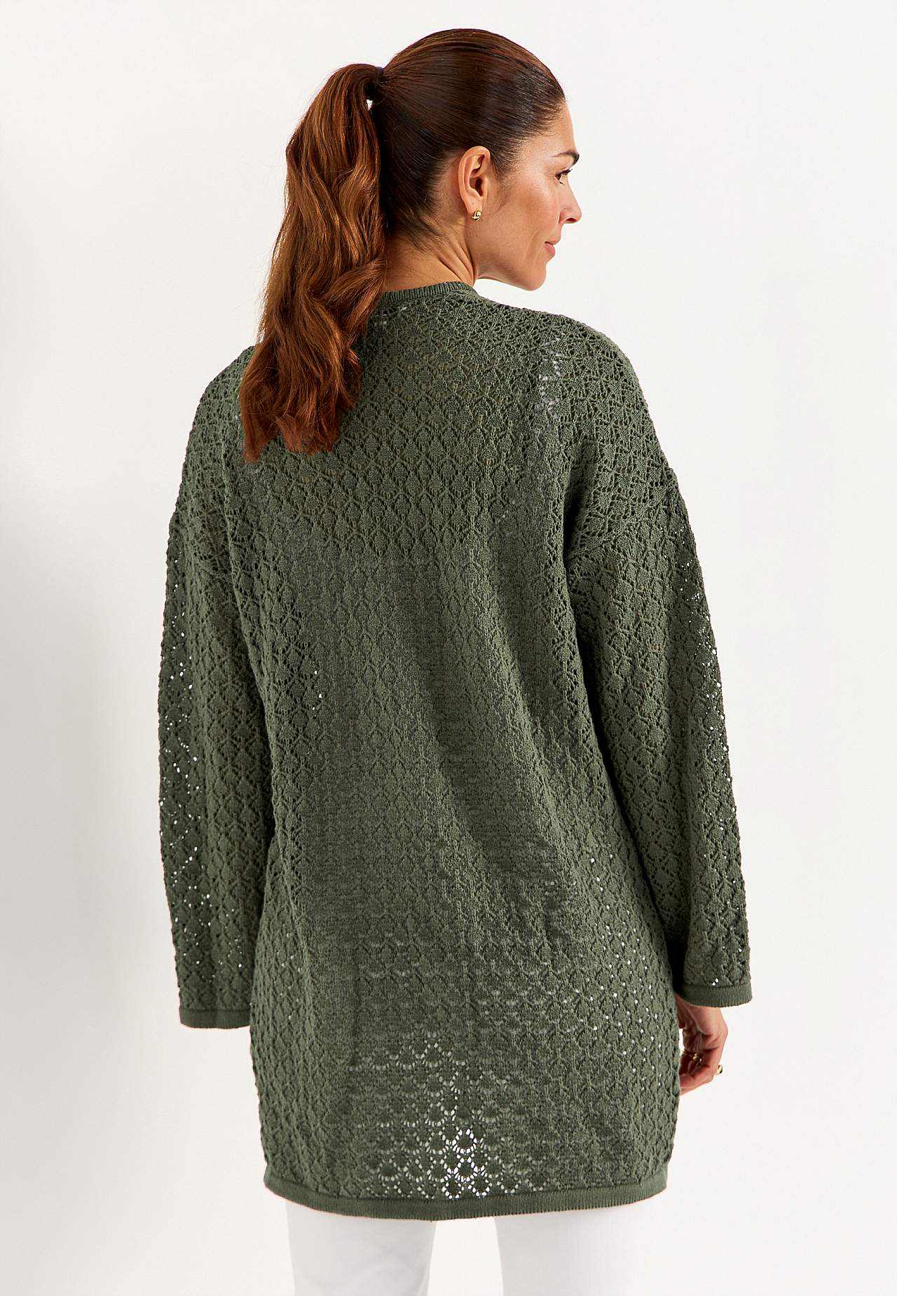 Neulottu neuletakki rei’ityksellä