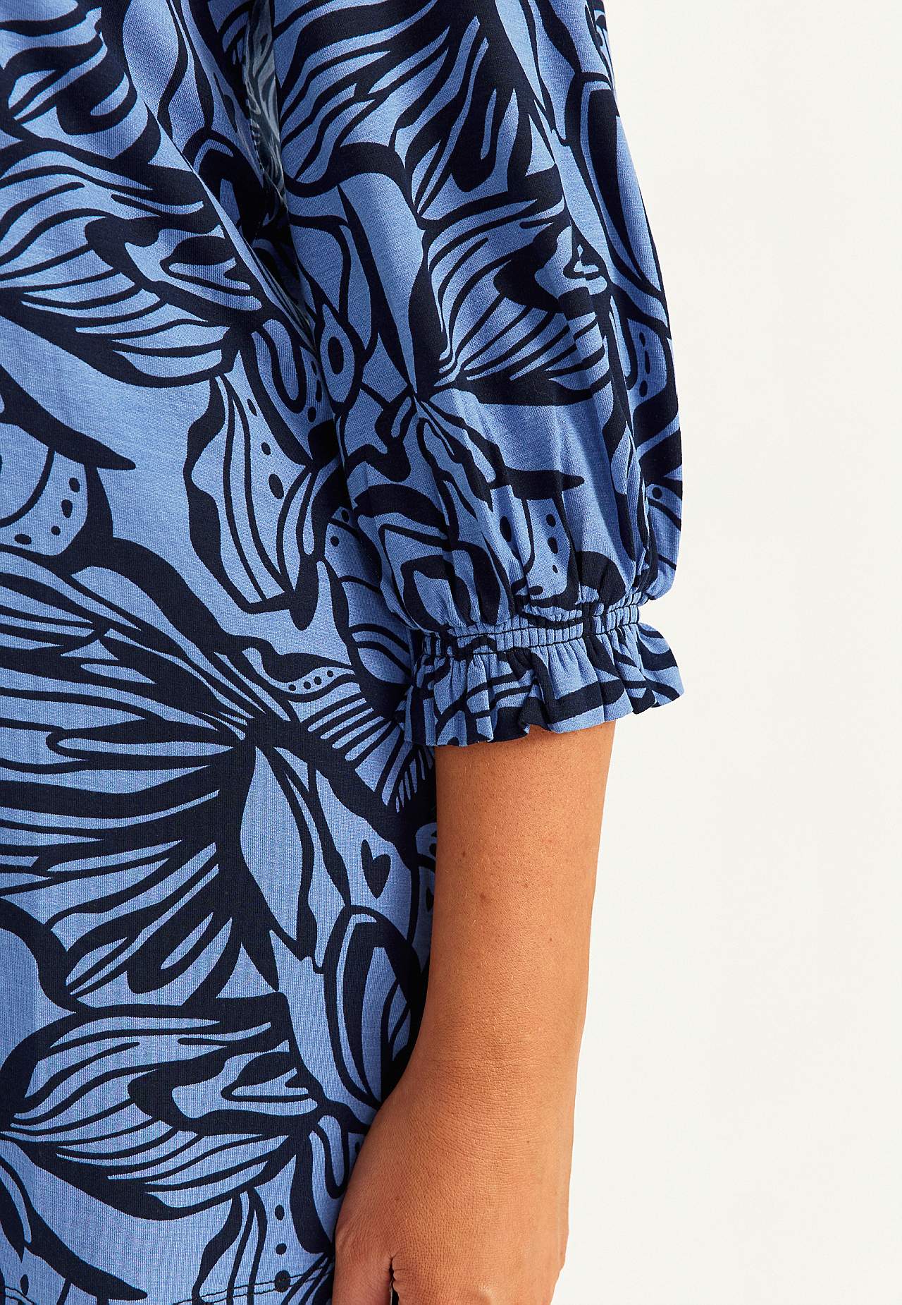 Trikootunika smokkidetaljilla