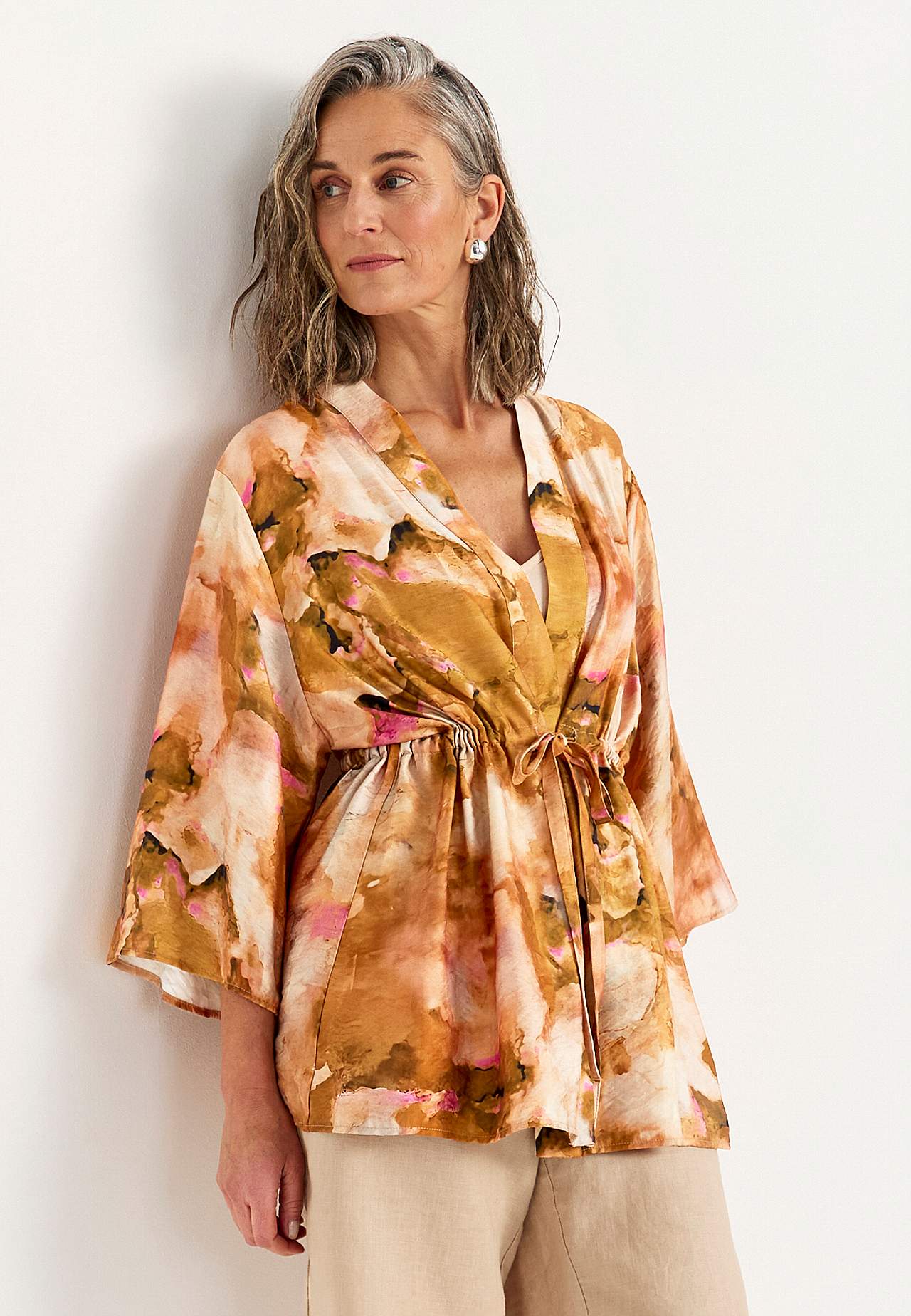 Kuvioitu, joustava kimonotakki